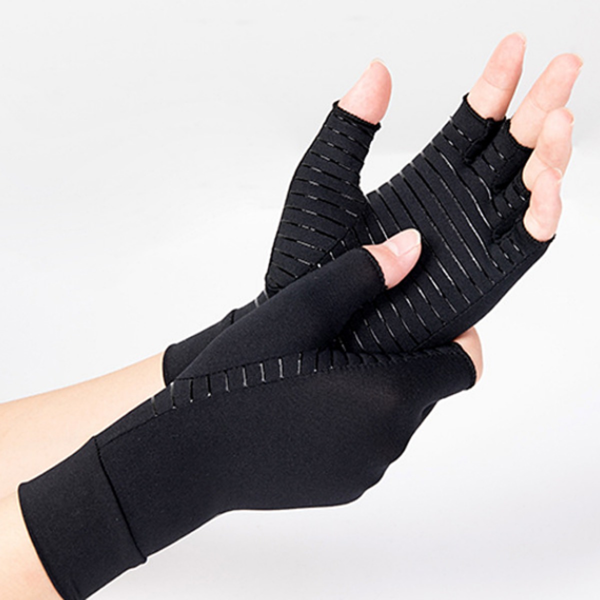 에이스샵_ 남여공용 반장갑 손가락 보호대 블랙 압박장갑 관절염장 터널증후군 마디통증 건초염 손목터널증후군 컴퓨터 작업 압박, 1개, 블랙 10,900원