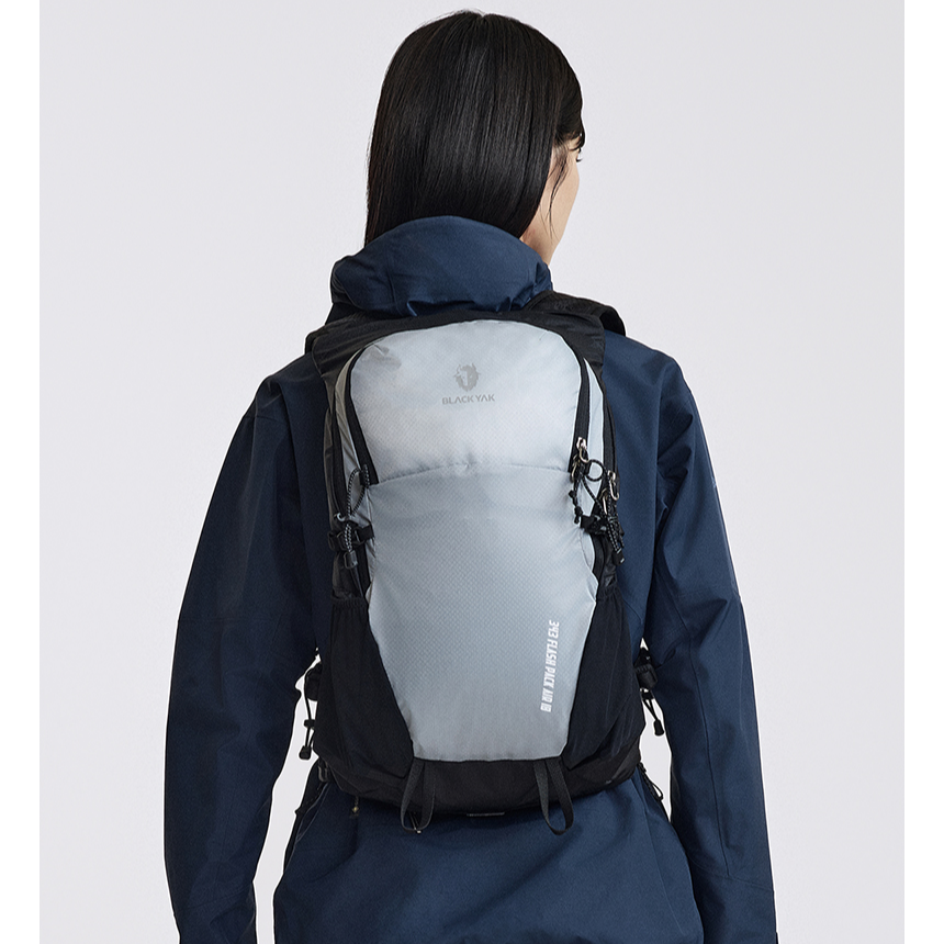 블랙야크 공용 343플래시팩AIR18 전면 어깨끈에 물병 포켓 및 스틱걸이 18L 배낭 2BYKSX4944 112,800원