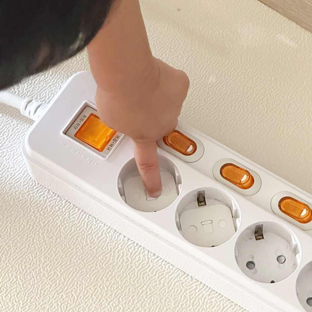 아이앤트 반영구 어린이 슬림 접착형 콘센트 안전커버 마개, 흰색, 10개 9,900원