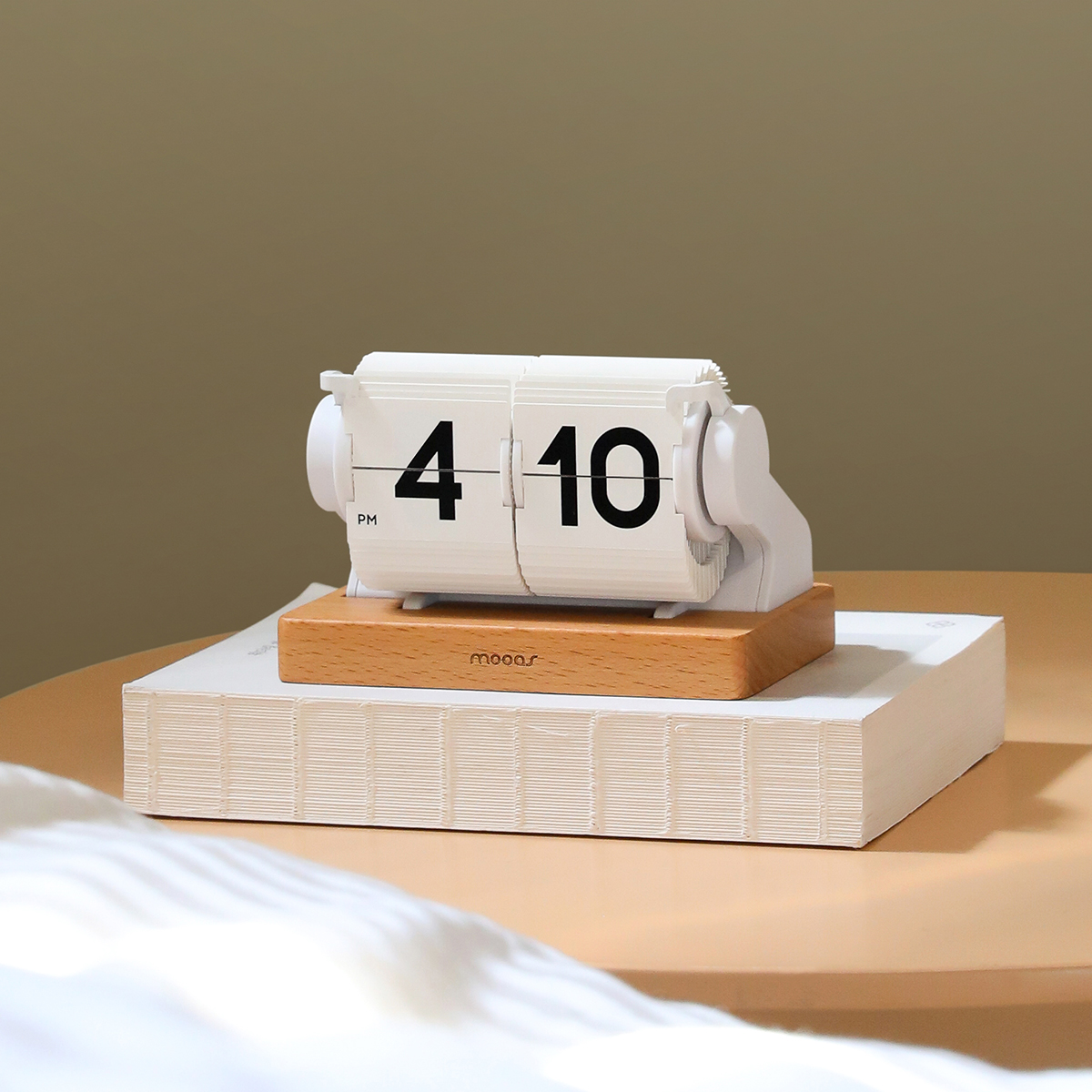 무아스 미니 오토매틱 멀티 플립 탁상시계 79,800원