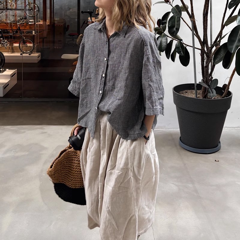 퀸앤조이 여성 여름 빅사이즈 린넨 100% 블라우스 린넨의 계절 미오제 뒷버튼 잔체크 셔츠 75,000원