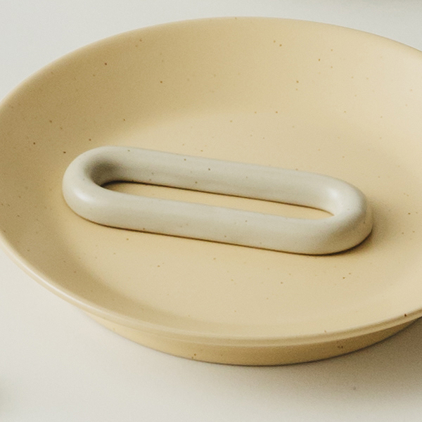 네오플램 국산 피카 도자기 수저받침 5,000원