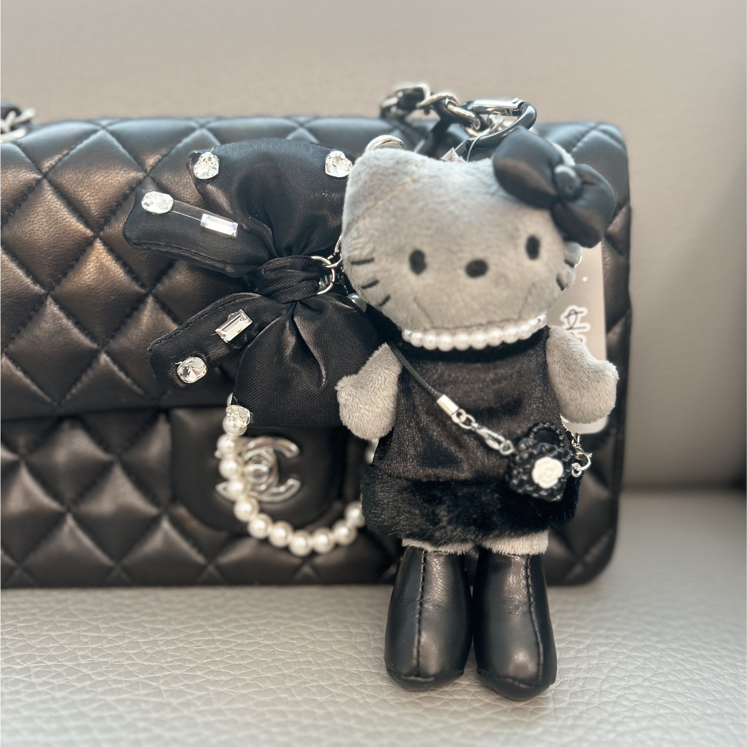 산리오 정품 헬로키티 키링+인형용 미니 크로스백+진주리본 3종 세트 22,400원