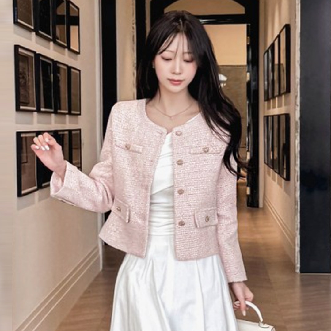 떳다그녀 엔젤 트위드 반짝 원사 금장 버튼 포인트 노카라 포켓 디테일 클래식 페미닌 하객룩 자켓 39,900원
