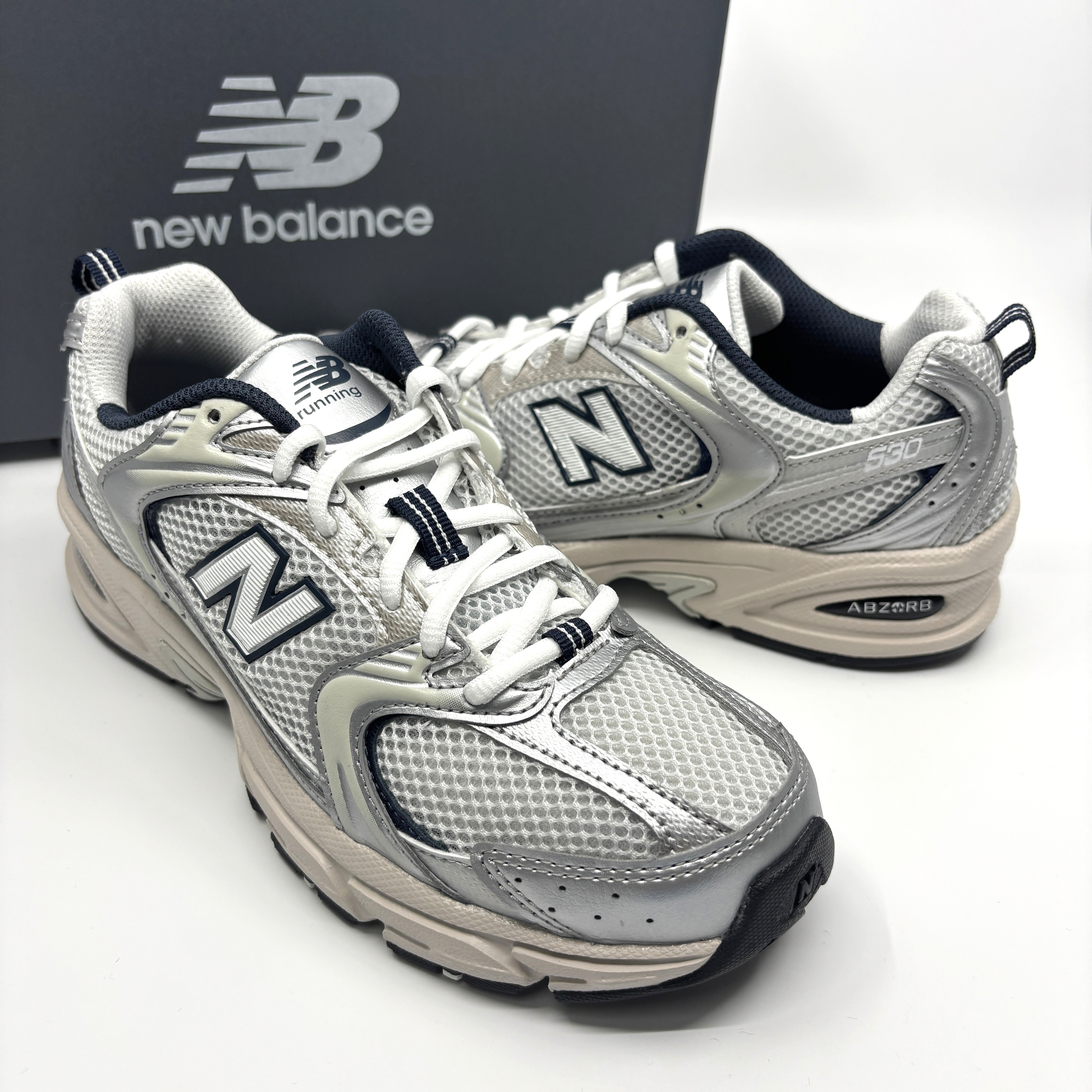 뉴발란스 530 국내 매장 정품 남성 여성 운동화 런닝화 신발 스니커즈 슈빅스 파우치 149,000원