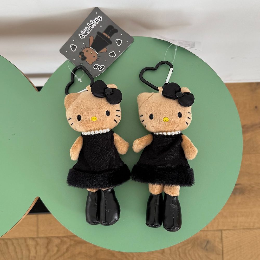 태닝키티 블랙드레스 롱다리 인형키링 가방참 열쇠고리 가방꾸미기 백참 13,000원