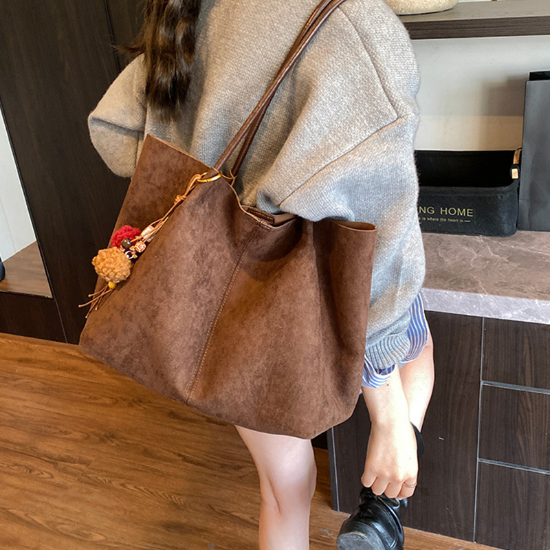 KDNC 여성 스웨이드 가방 핸드백 대용량 캐주얼 통근용 숄더백 20,500원