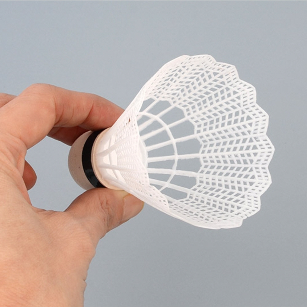 배드민턴 셔틀콕 12P 세트 연습용 나일론 실내 야외 겸용 콕 가정용 학교 체육 동호회 운동용 공 내구성 좋은 플라스틱 입문자용 라켓 스포츠 연습 휴대 보관 쉬운 경기 3,520원