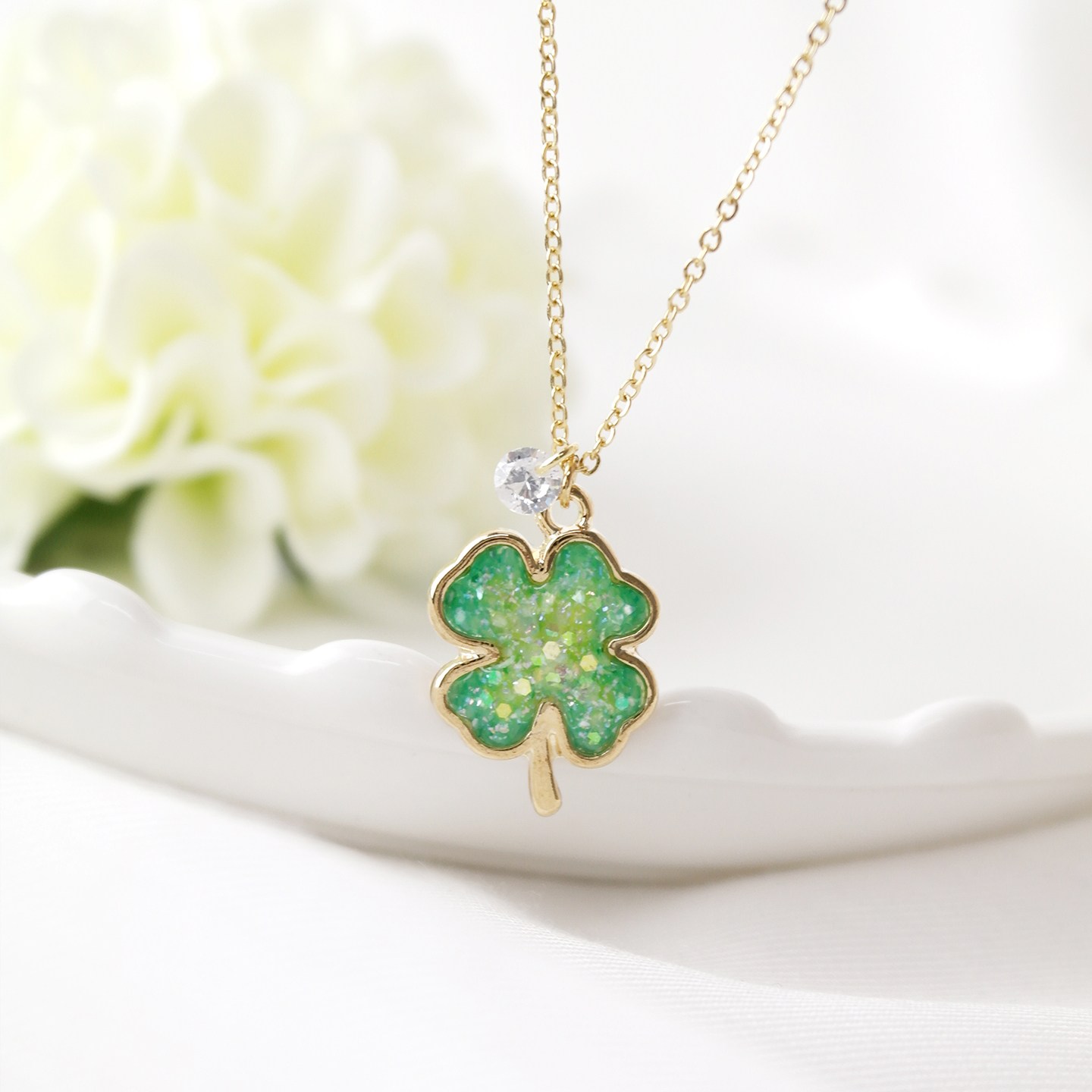 행운의 네잎클로버 써지컬목걸이 행복 행운 네잎 클로버 레진 18,400원