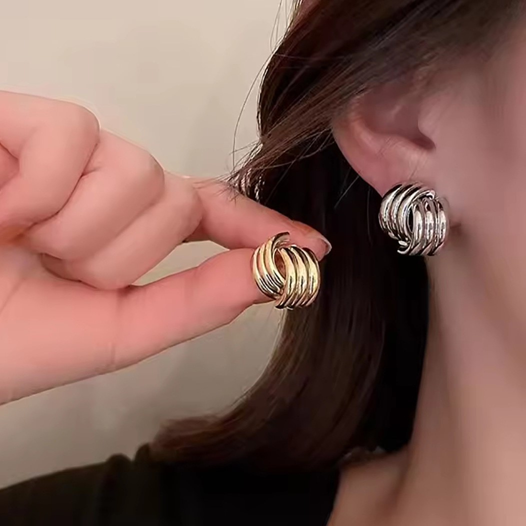 웰리나 유니크 꼬임 볼드 귀걸이 은침 귀걸이 11,800원