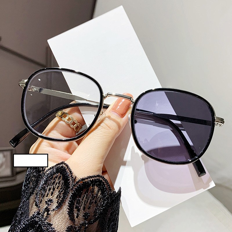 여자 쌩얼 커버 안경 블루라이트 차단 변색안경 변색 그레이렌즈 선글라스 7,890원