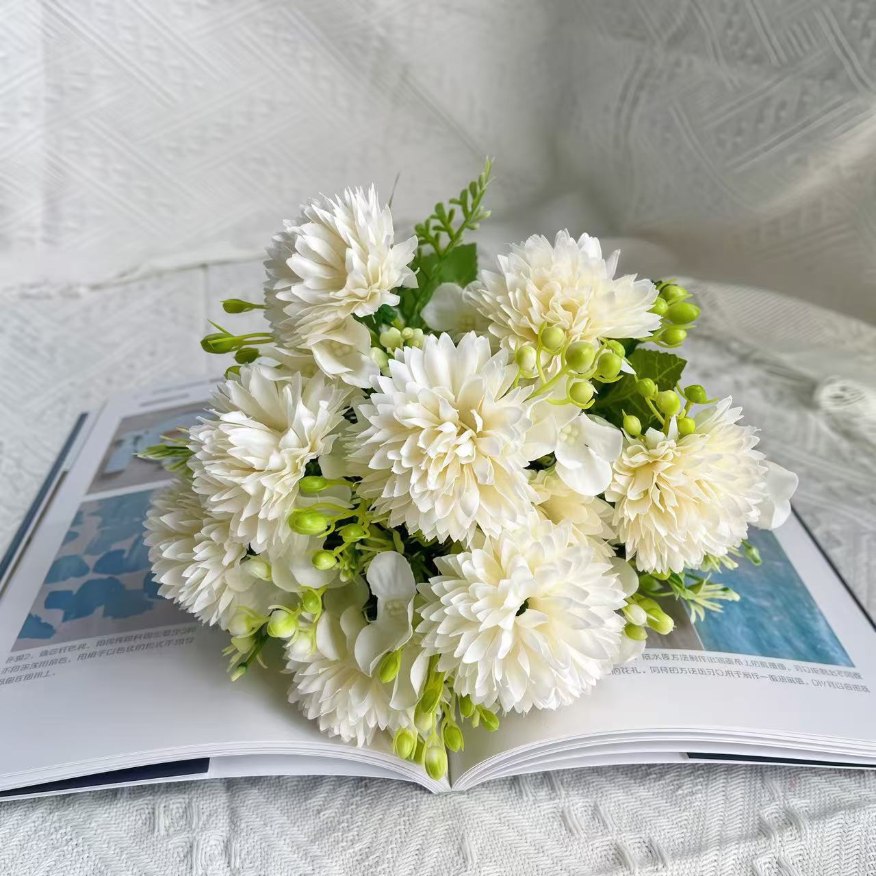 에이치엠데코 조화 퐁퐁 국화 부쉬 미니 인테리어 성묘 꽃다발 폼폼꽃, 3개, 흰색 9,900원