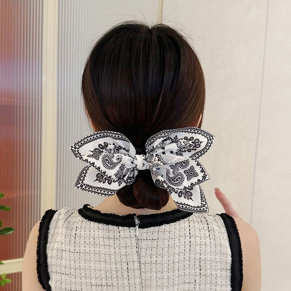 로르블랑 59컬렉션 페이즐리 리본 스크런치 5,900원