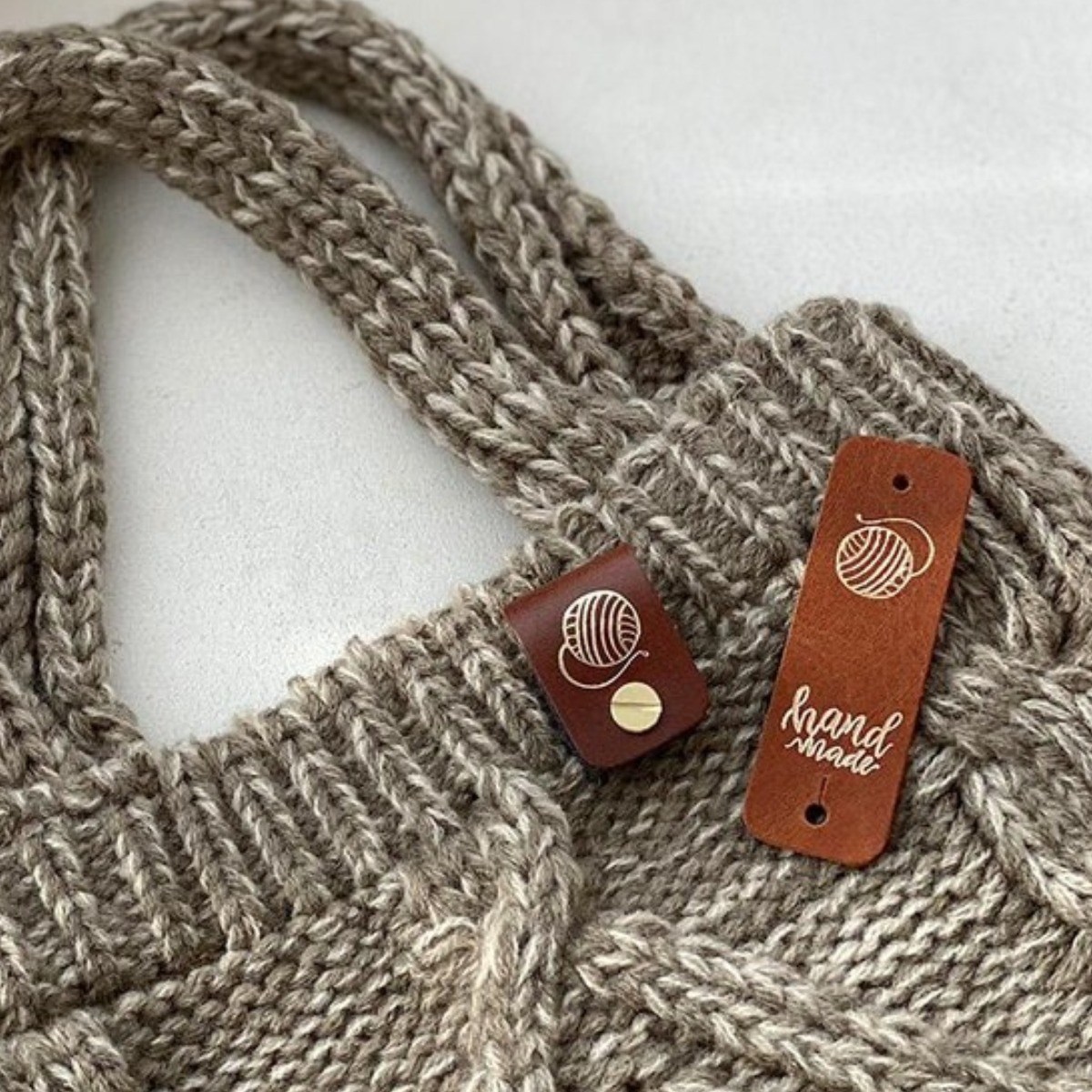 반으로 접는 모자 가방장식 핸드메이드 라벨 가죽 니팅태그 3,200원
