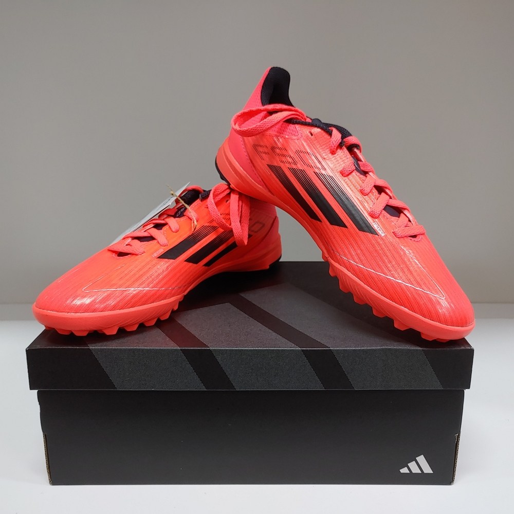 아디다스 키즈 여성 축구화 풋살화 F50 리그 TF 주니어 인조잔디 스터드레이스 신발끈 제공 49,000원