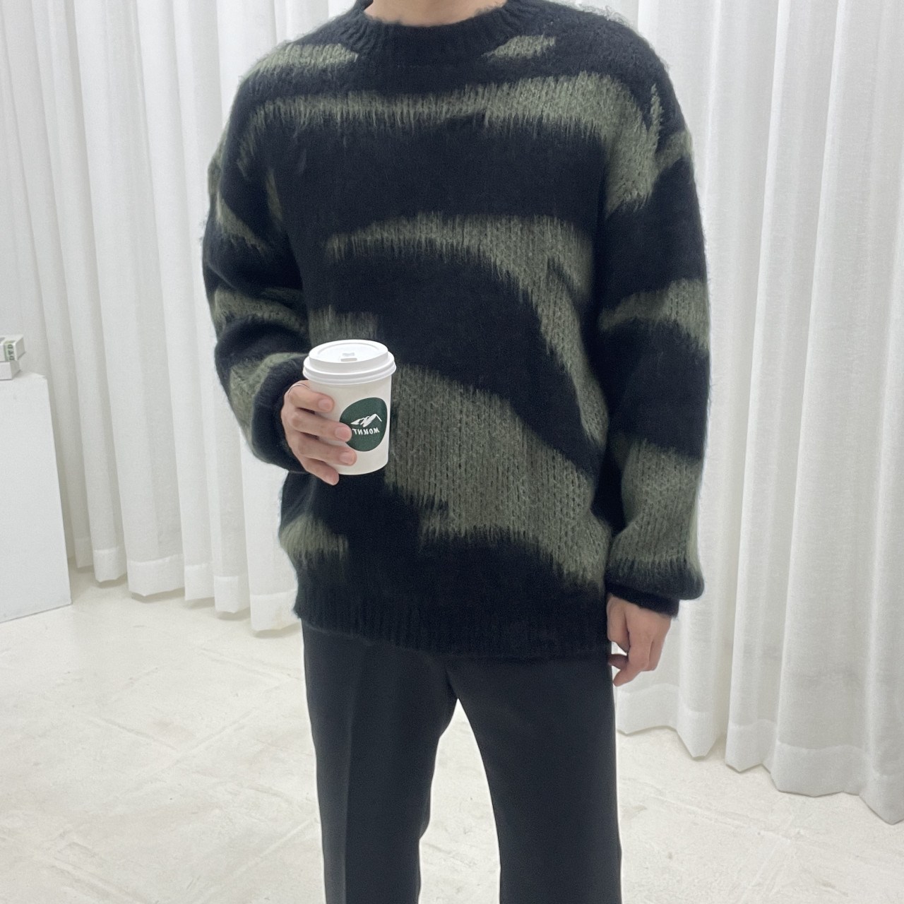 스트릿제이 모헤어 지브라 라운드 니트 44,900원