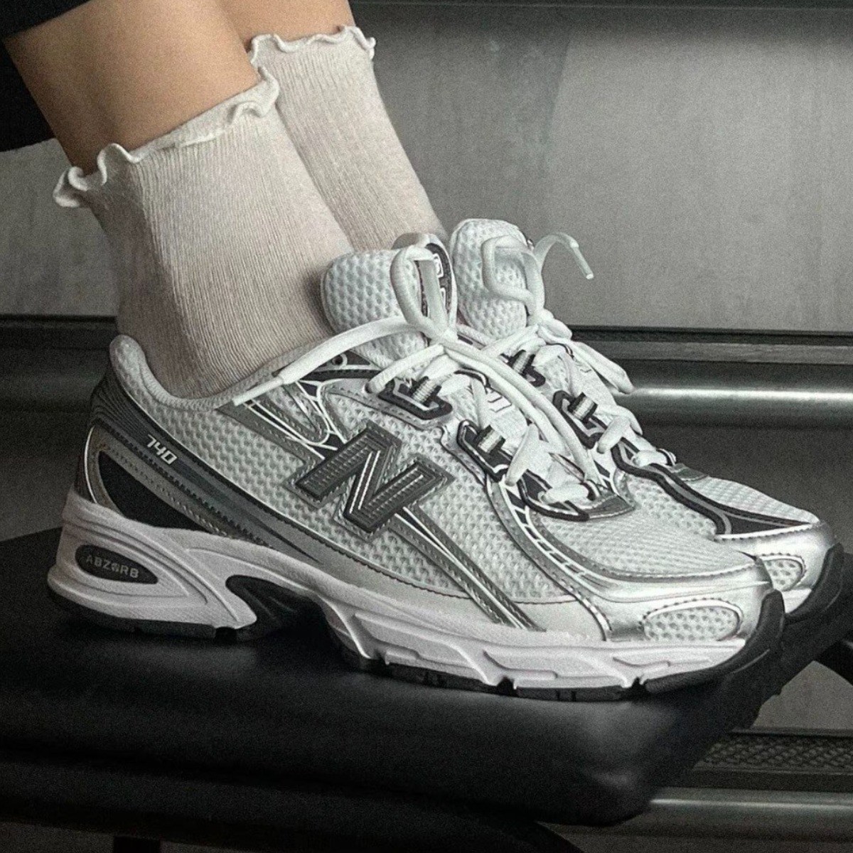 뉴발란스 여성 운동화 740 화이트 그레이 런닝화 편한신발 데일리 스니커즈 굽있는운동화 키높이운동화 178,900원