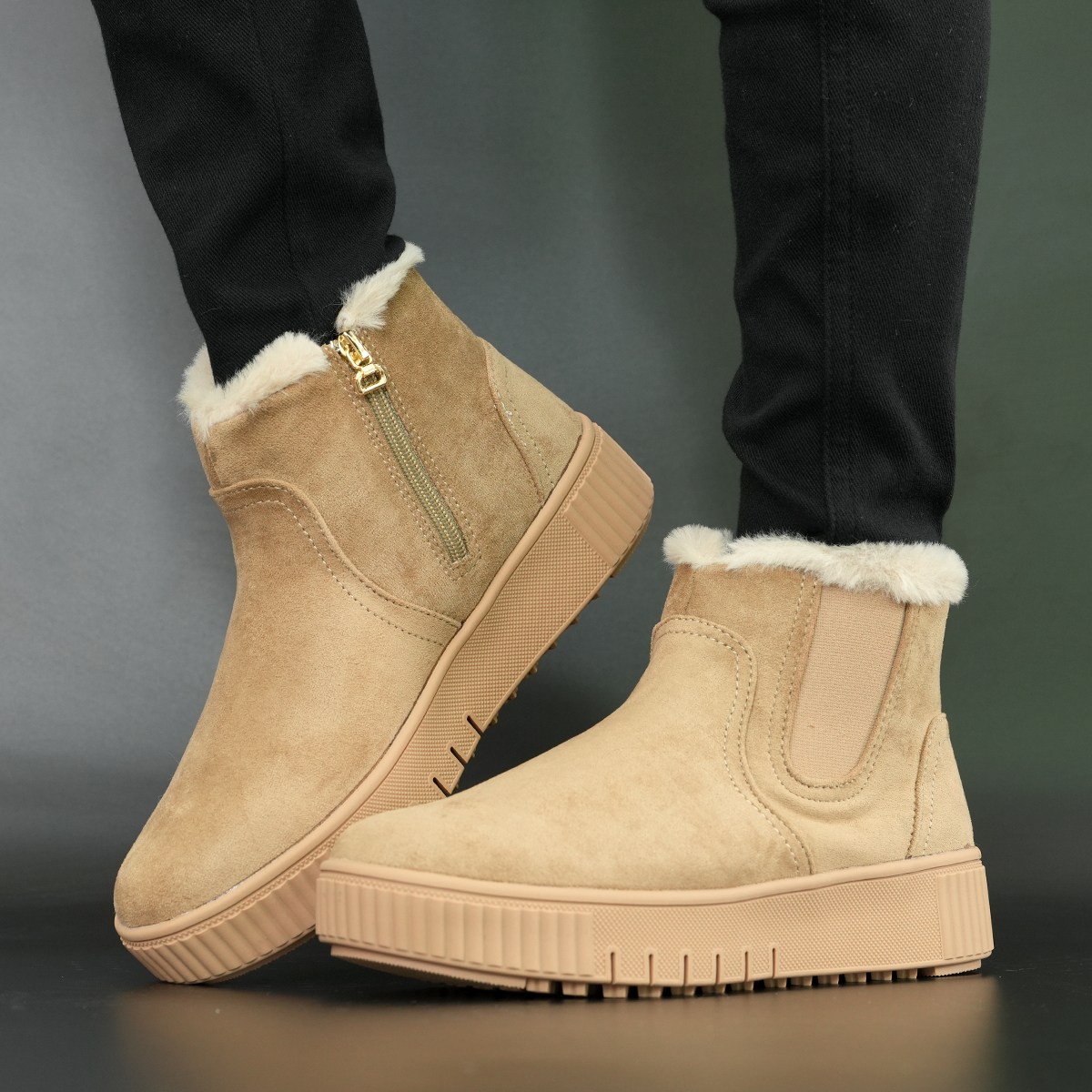 에버라스트 겨울 스웨이드 첼시 앵클 부츠 여성 발편한 지퍼 털 논슬립 경량 방한화 따뜻한 기모 캐주얼 숏부츠 59,800원