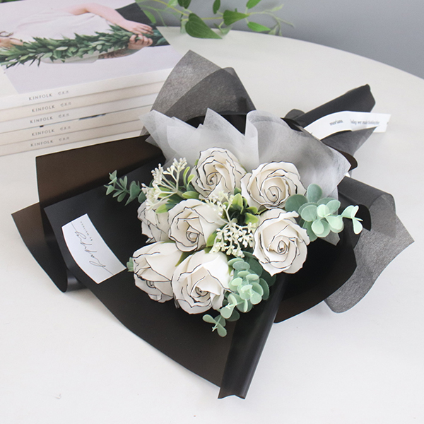 모리앤 조화 비누꽃 장미꽃다발 대, 블랙 21,800원