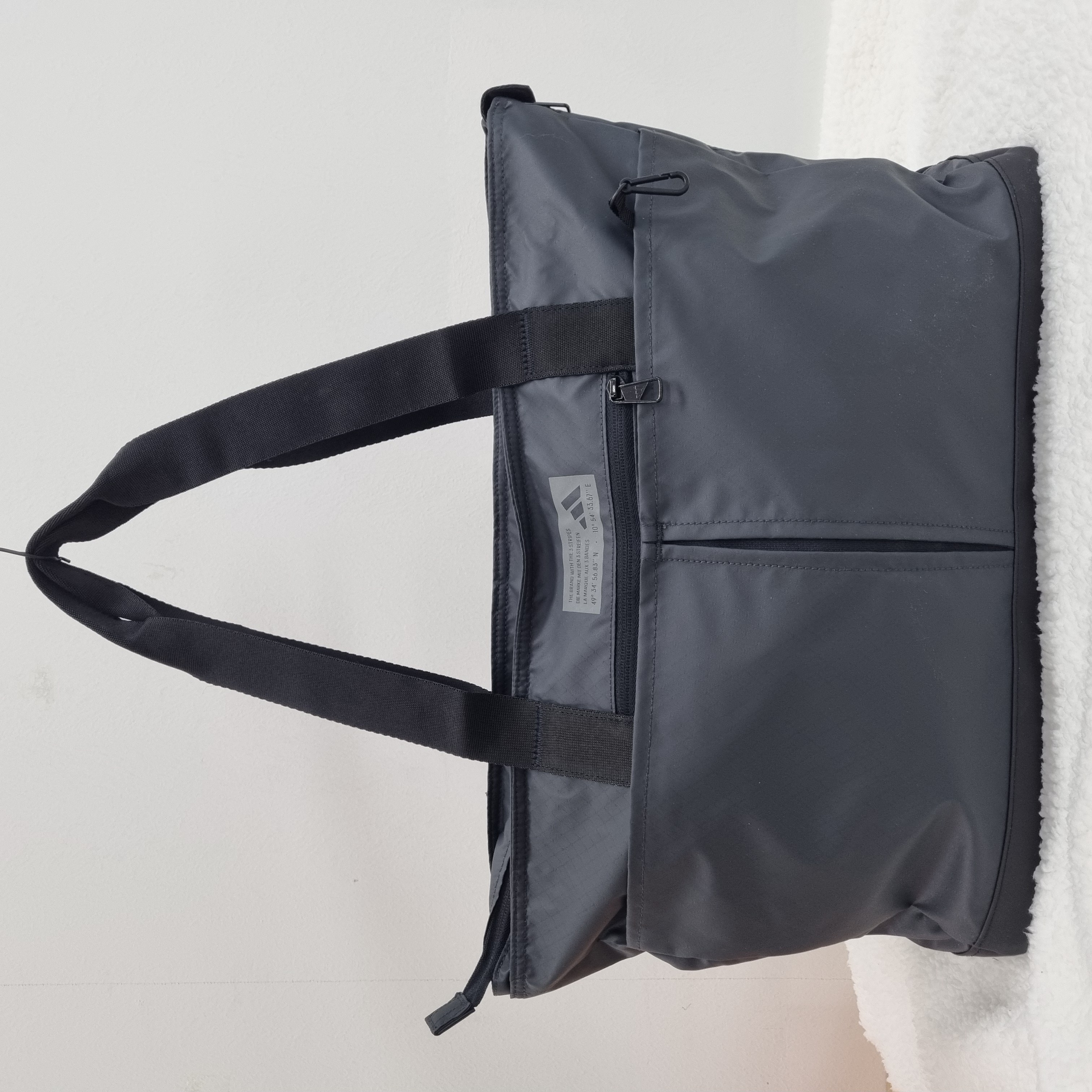 아디다스 노트북 가방 새학기 출장용 여행용  헬스가방 도쿄 스타일 생활방수 텀블러홀더 42,000원