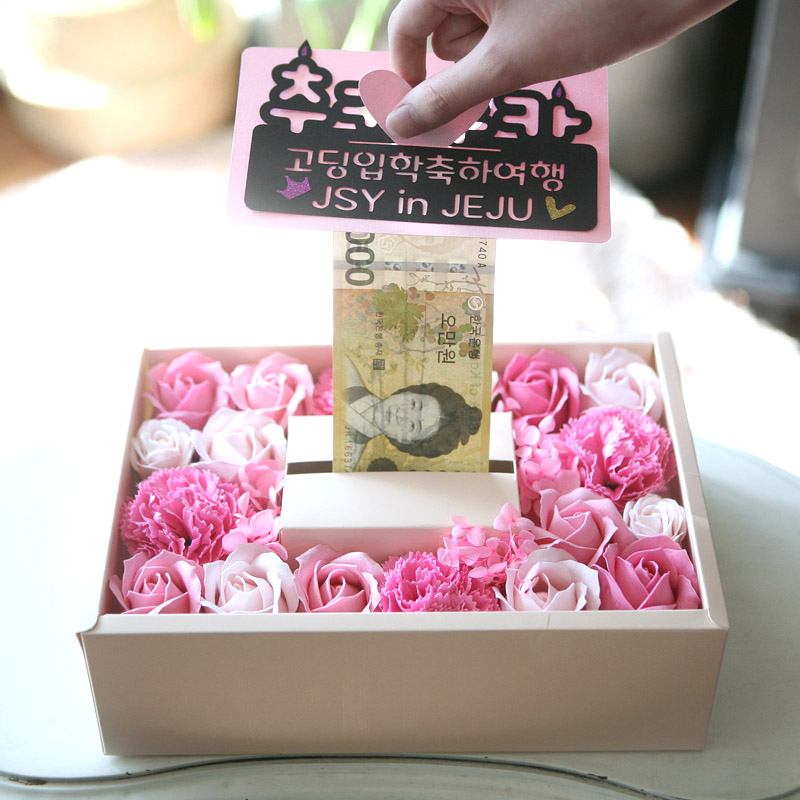 돈티슈 반전 토퍼무료 어버이날 선물 칠순 환갑 결혼기념일 돈상자 케이크 카네이션 현금 돈꽃다발 비누꽃 15,900원