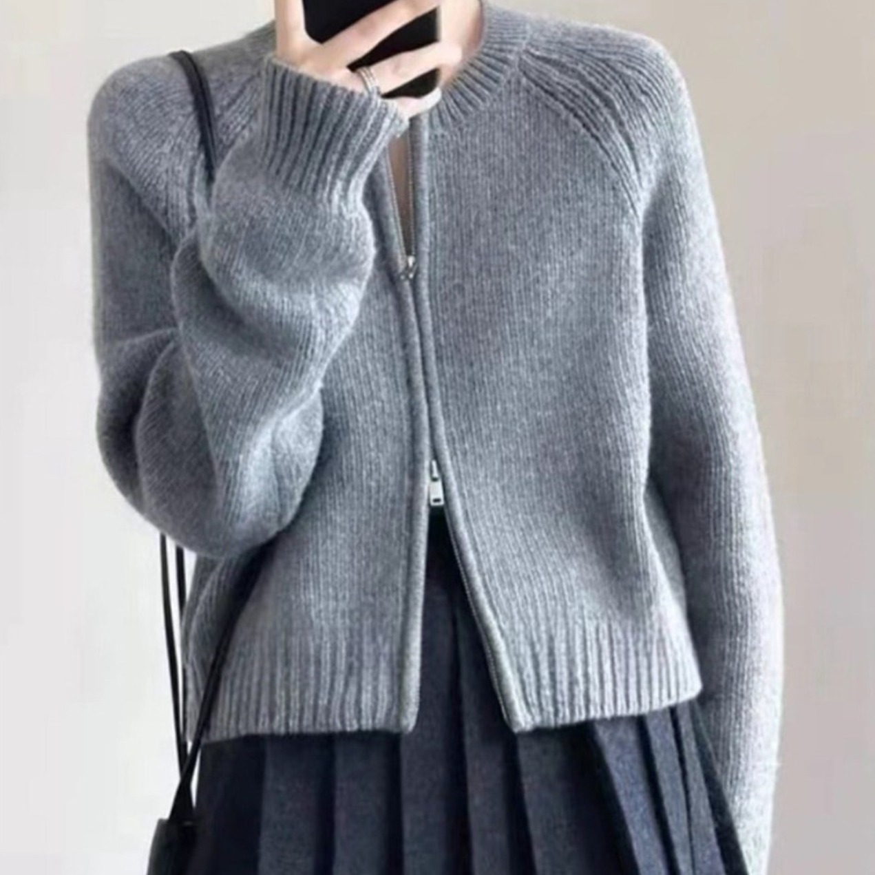 코코몰 베이직 세미크롭 니트 트웨이 집업 가디건 23,500원