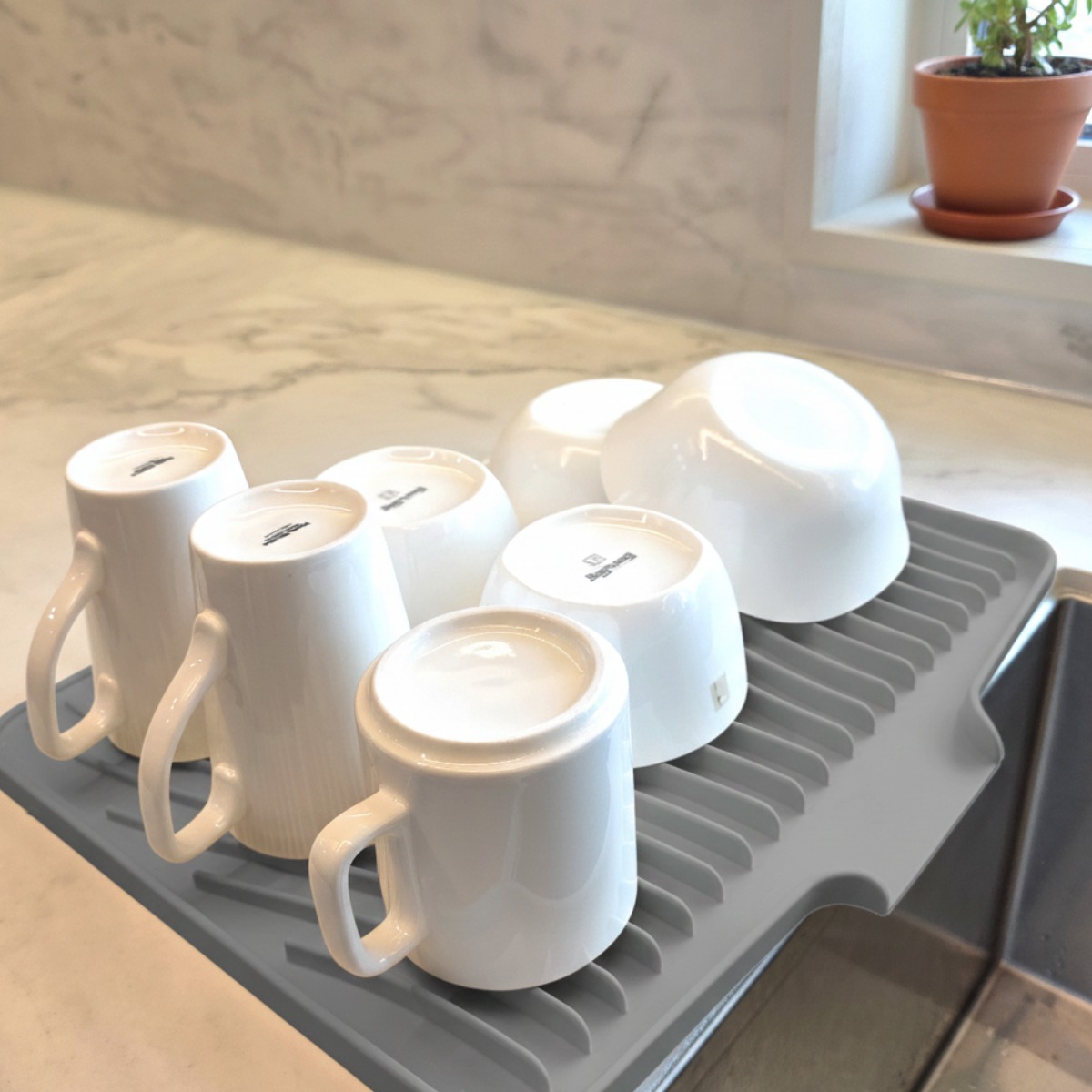 이오라 미끄럼방지 물빠짐 실리콘 식기건조매트 3종 18,800원