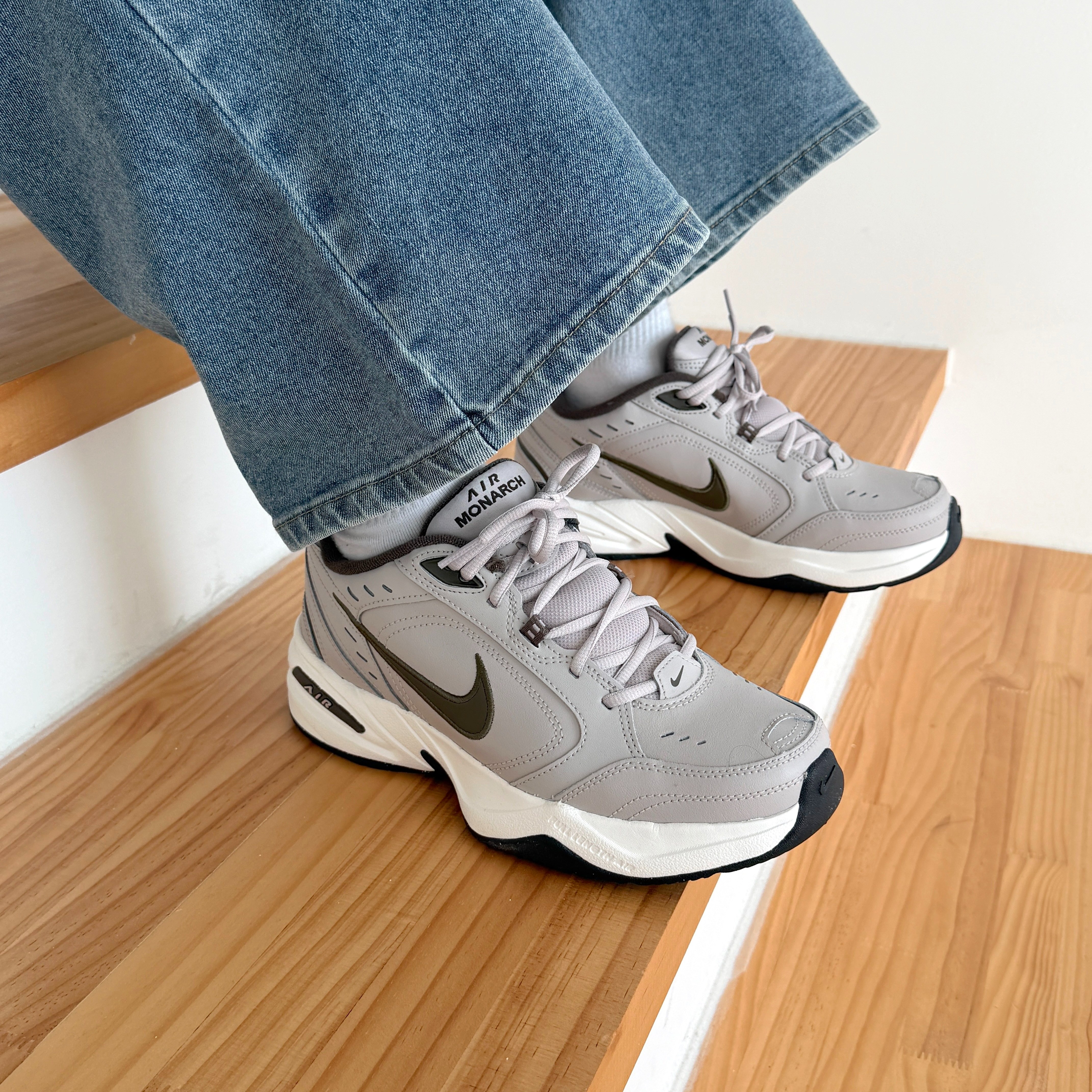 [정품] 나이키 NIKE 에어 모나크 남녀공용 운동화 런닝화 MPC 데일리 신발 키높이 슈즈 HIGHMAX 증정품 90,000원