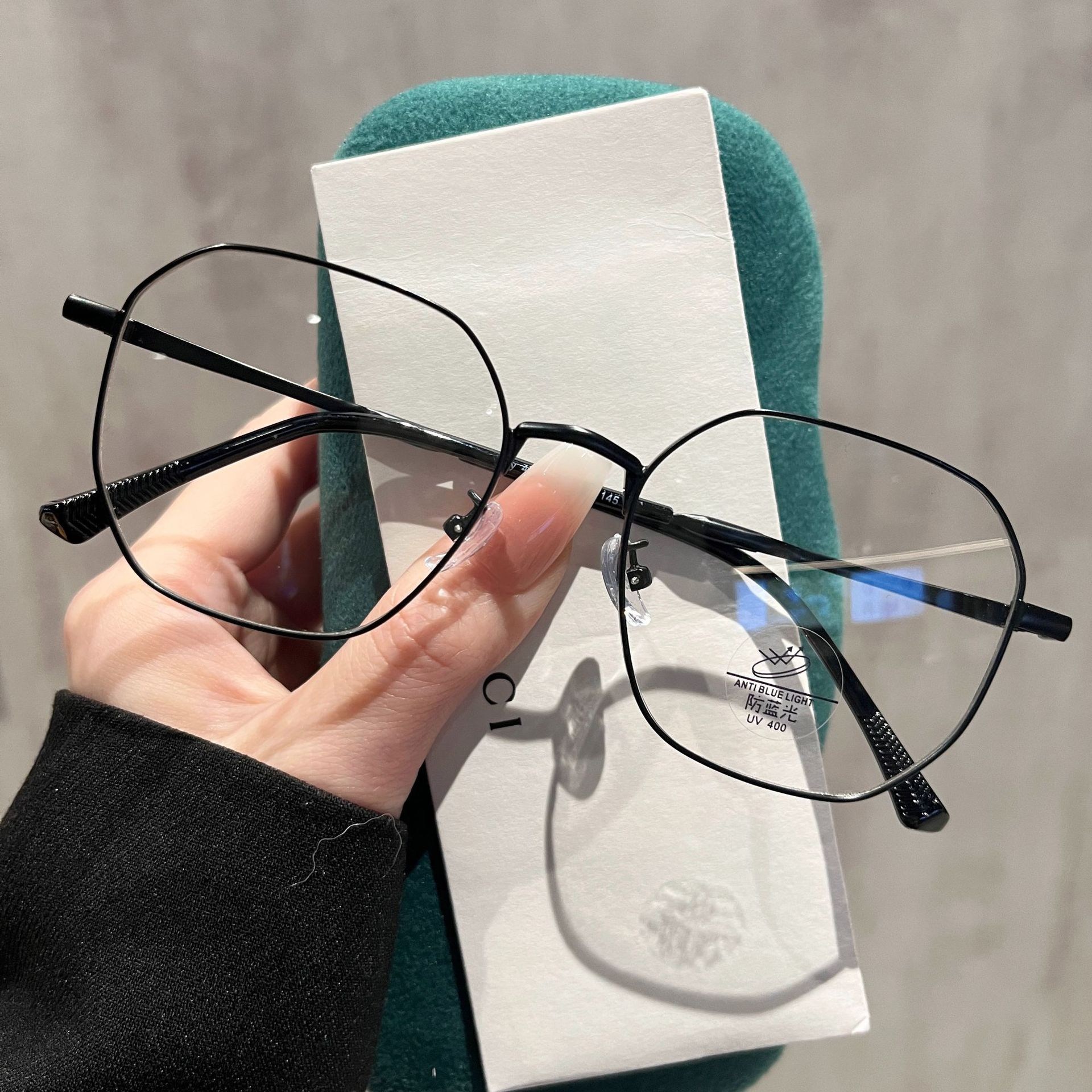 초경량 블루라이트 차단 안경 투명 렌즈, 세련된 디자인, 남녀공용 13,800원