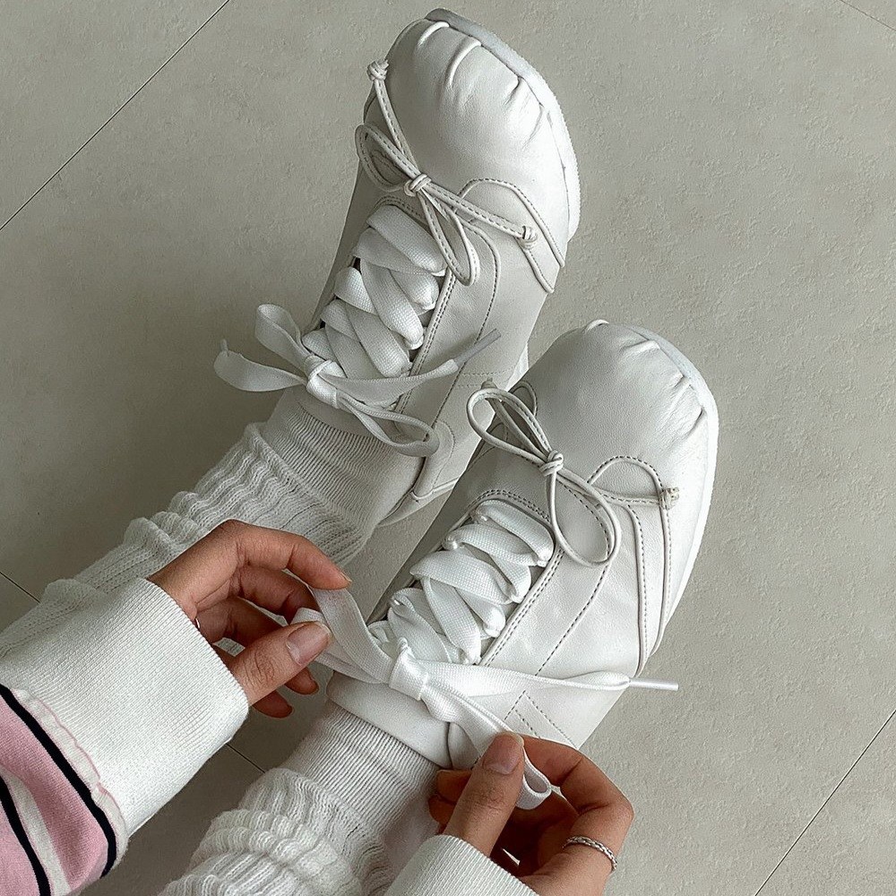 블랑쉬엘 26봄신상 스퀘어토 리본 발레코어 단화 스니커즈 2cm 52,800원