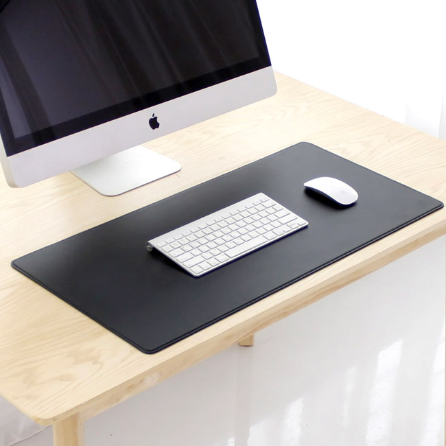 대한민국산 장패드 가죽과 메탈로 제작한 데스크패드 매트 48,800원