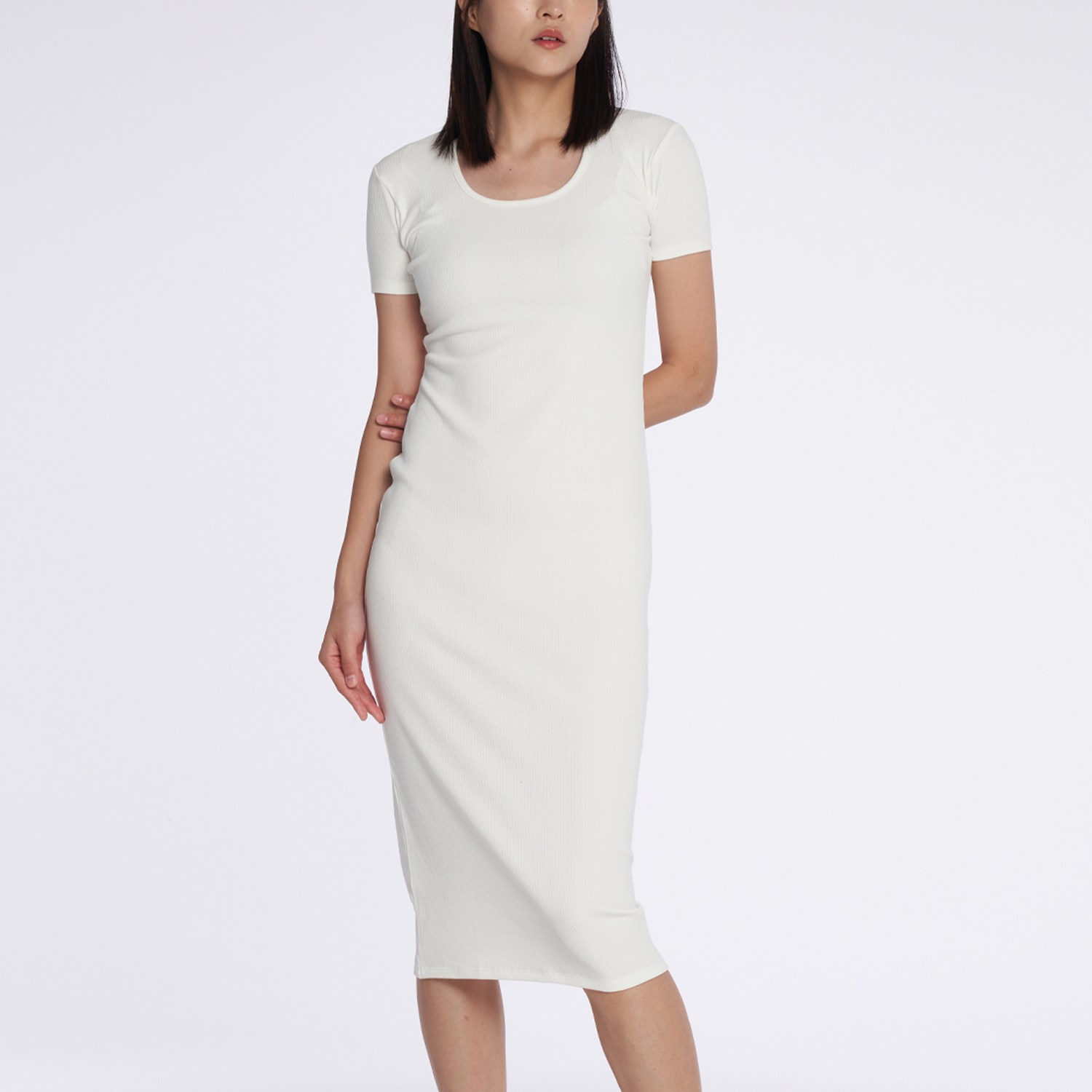 [반팔/긴팔] 24COMMA 시티 올 데이 크레오라 골지 라운드넥 롱 원피스 18,900원