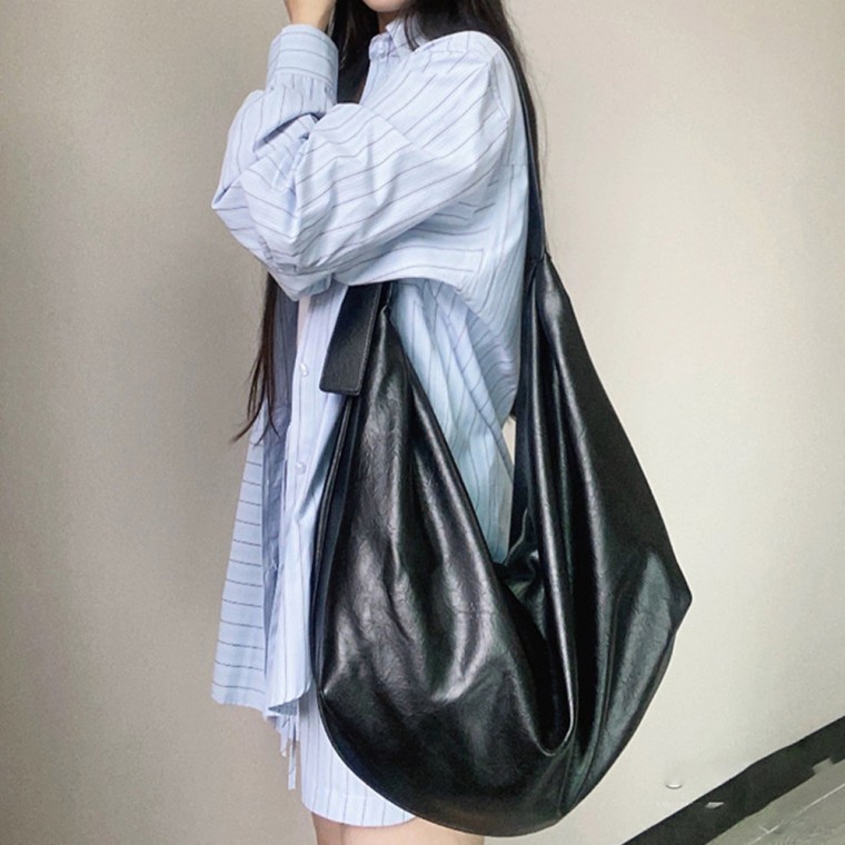 LND (당일출고) 로아비 여성 빅 숄더백 만두백 크로스백 PU 보부상 학생가방 출근가방 29,670원