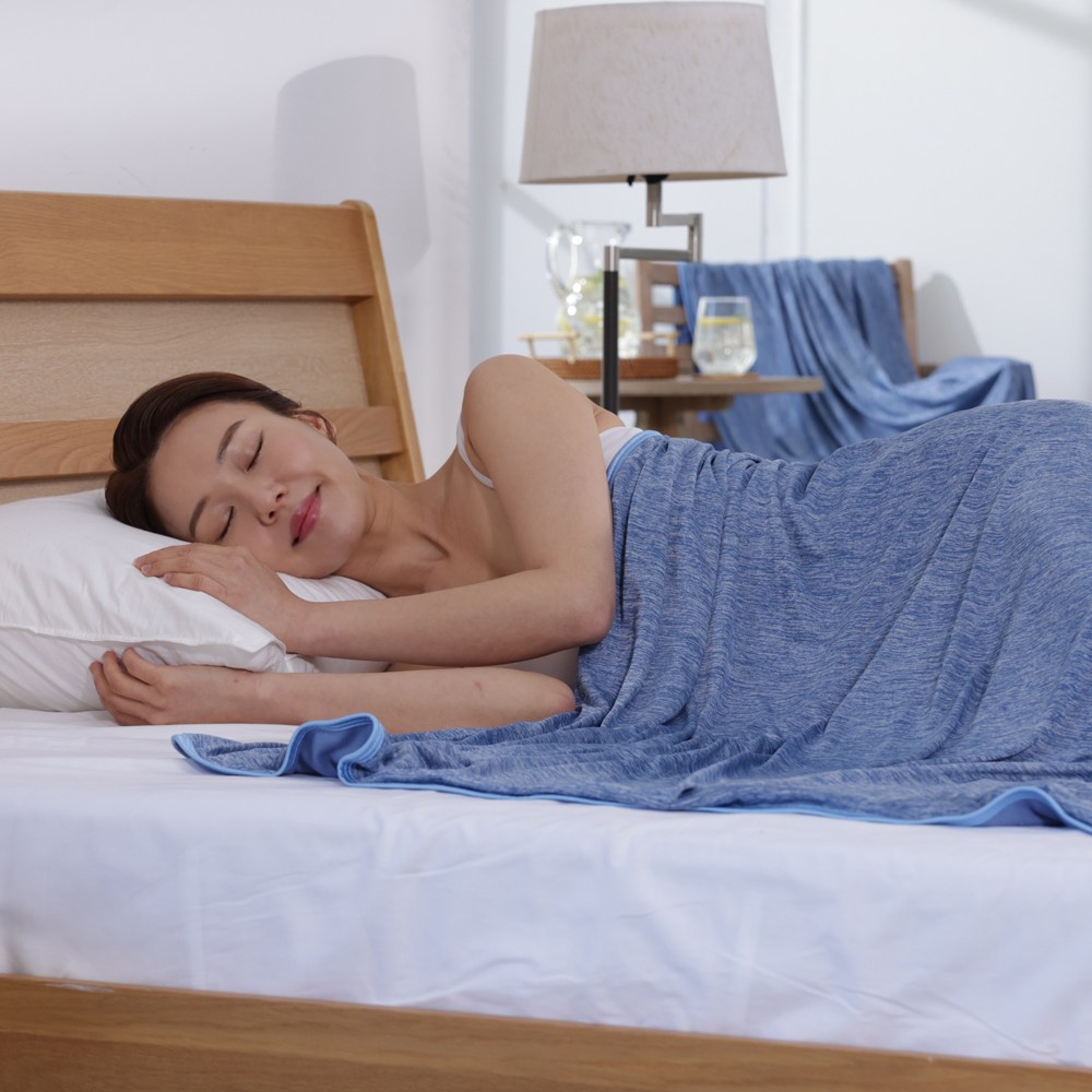 큐맥스 냉감 이불 향균 담요 여름 사계절 양면 쿨링 아이스 차렵, 블루 24,900원