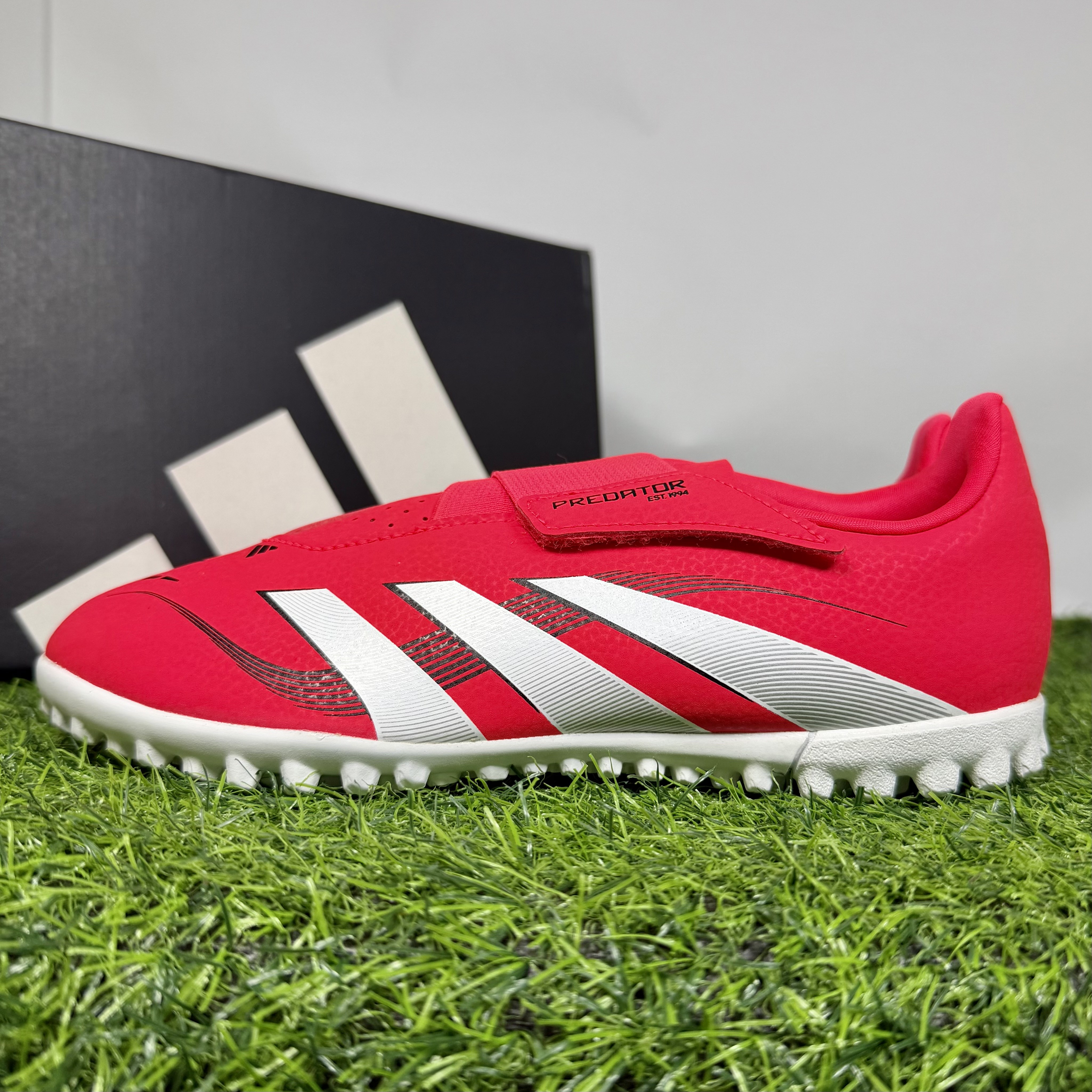[매장A/S가능]아디다스 주니어 축구화 프레데터 클럽 TF 벨크로 찍찍이 끈없는 키즈 어린이 풋살화, 현재가 45,000원