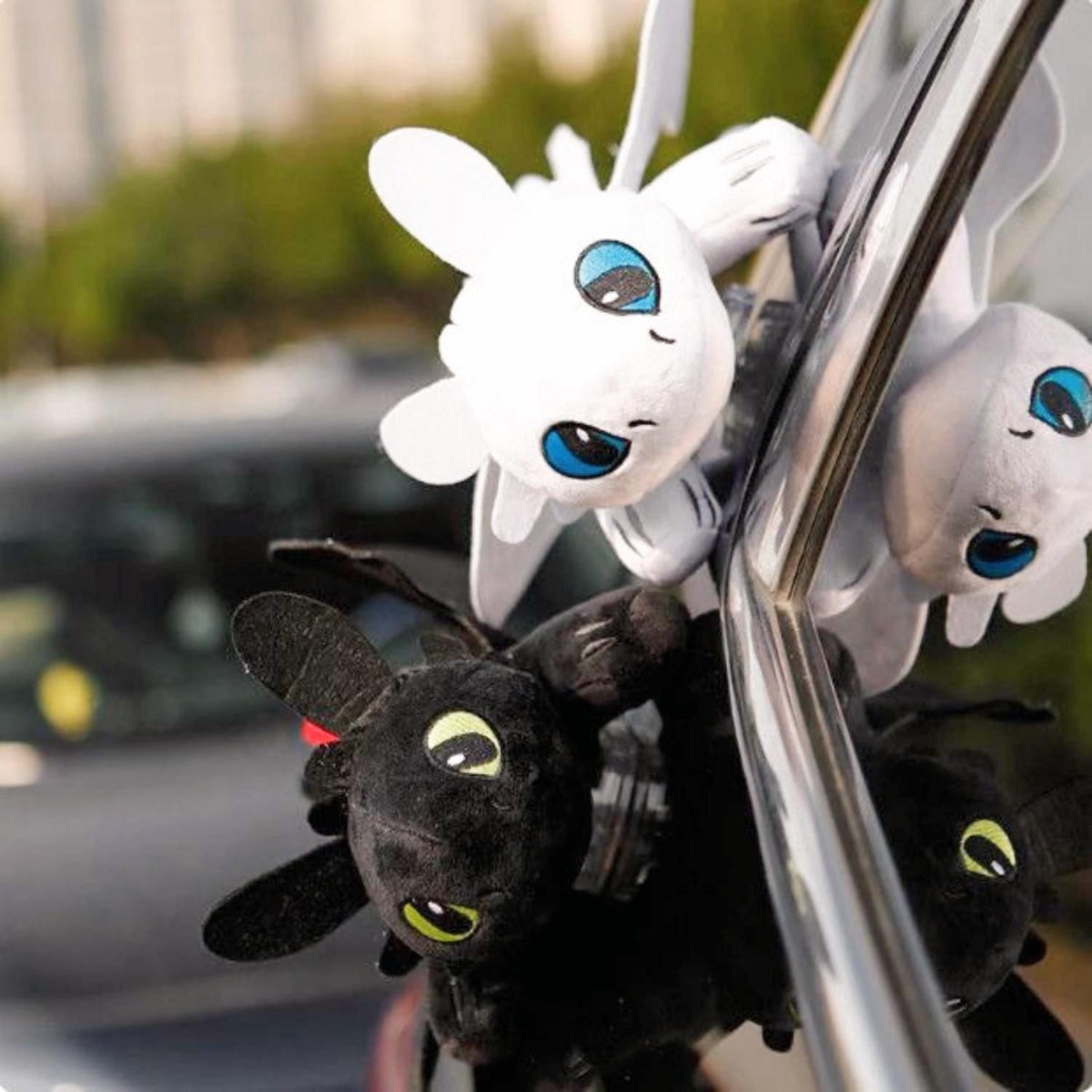 투슬리스 자동차 장식 인형 차량용 테일 루프 귀여운 캐릭터 피규어 드래곤 길들이기 인형 외부 액세서리 오토바이 헬멧 범용, 2개, 블랙 앤 화이트 18,900원
