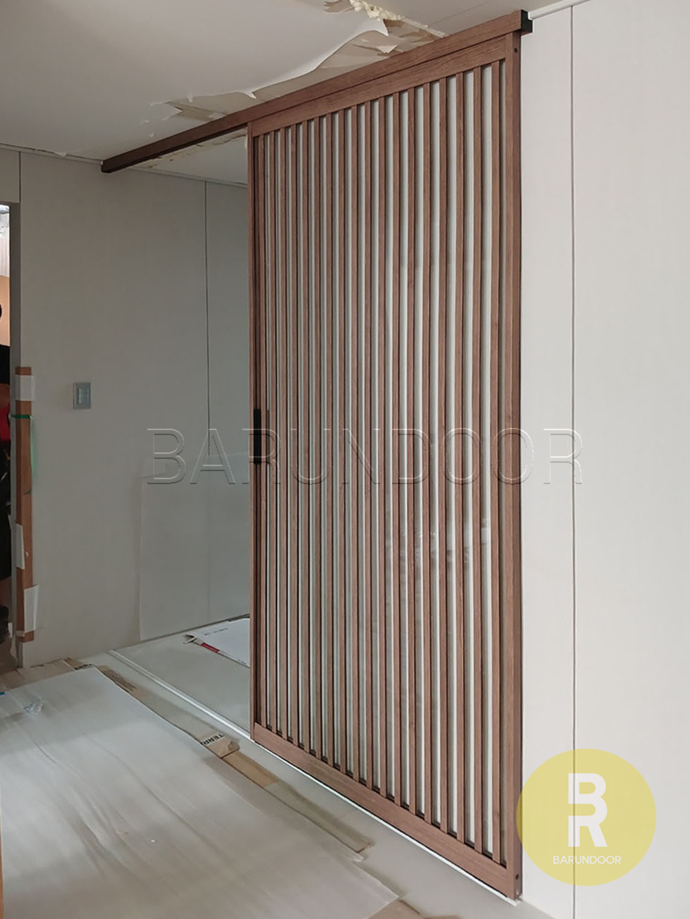 57번 원슬라이딩중문 간살형 우드 투명강화유리 // 현관중문,시공비포함,소음차단,반려견안전,맞춤제작,아파트빌라중문 1,115,000원