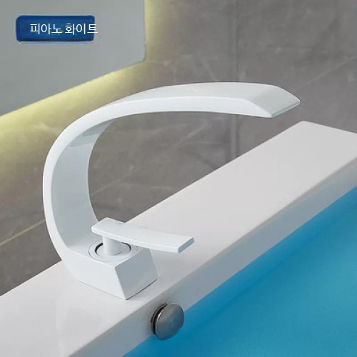 홍시로직 세면대수전 씽크대수전 무광 황동 수도꼭지 욕실 매립형 세면기 교체용 홈디자인, 1개 63,700원