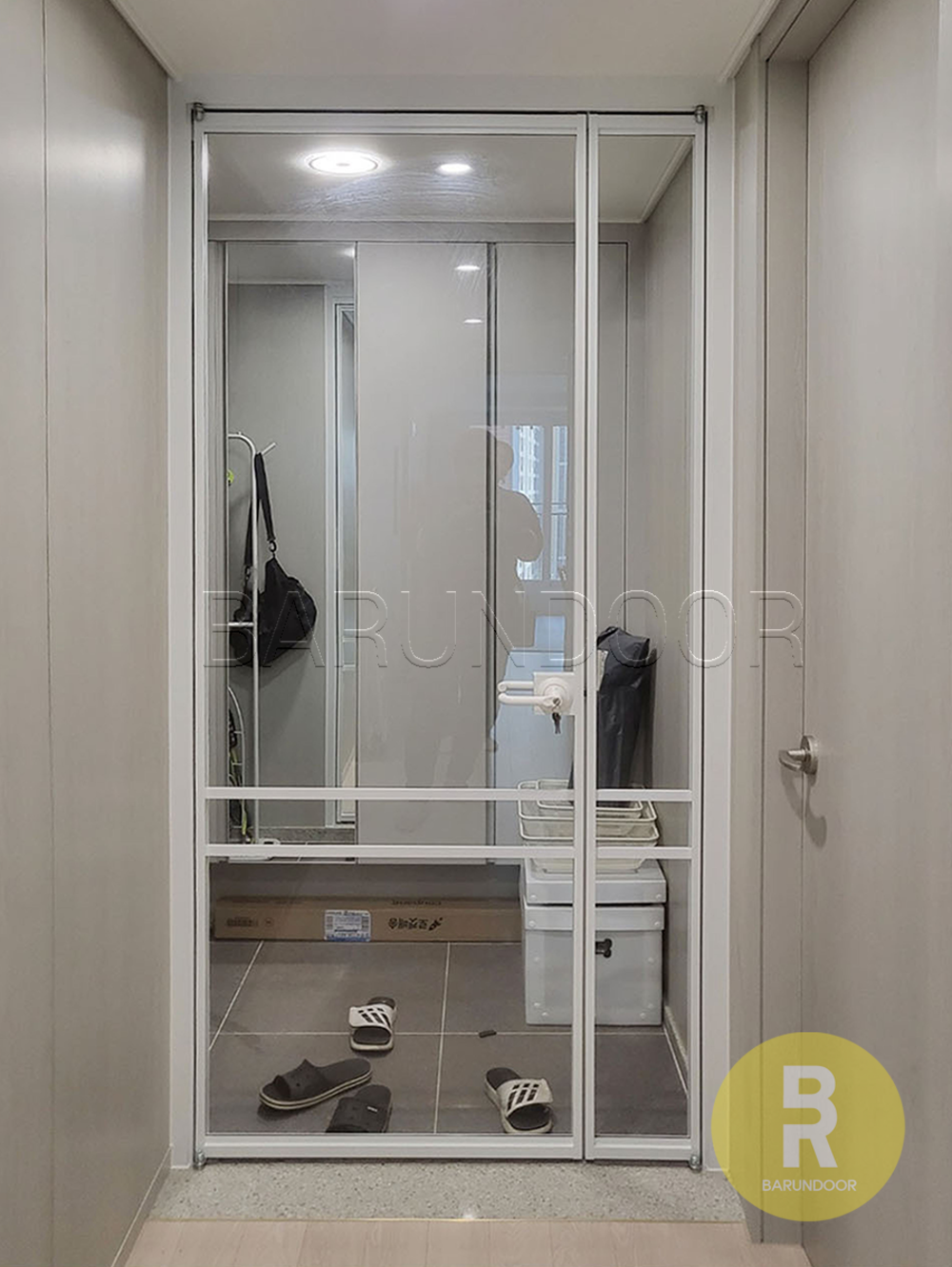 39번 90도 초슬림비대칭여닫이중문 띠분할형 화이트 투명강화유리(기타손잡이호환불가) // 현관중문,시공비포함,소음차단,반려견안전,맞춤제작,아파트빌라중문 950,000원