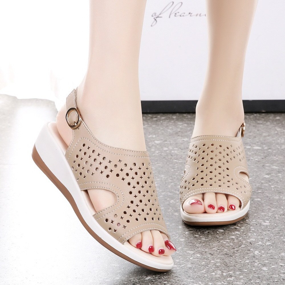 꾸꾸지민 가볍고 편안한 통굽 여름 펀칭 샌들 힐 슈즈 (4.5cm) 19,900원