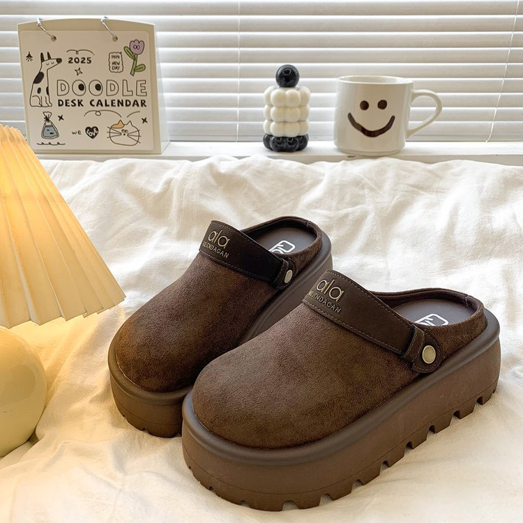 미노스토리 스웨이드 클로그 키높이 여성 슬리퍼 30,500원