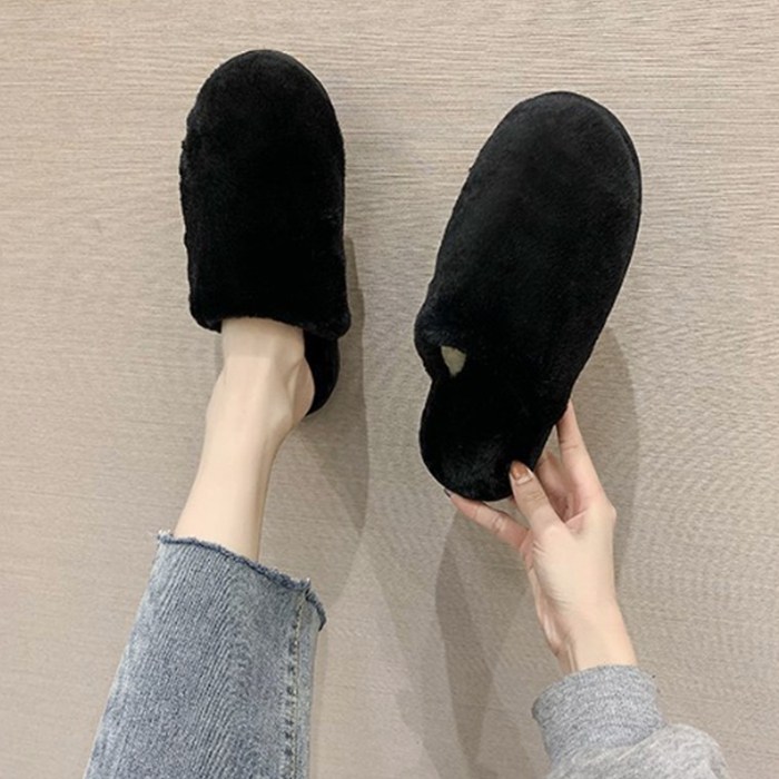 OSON 소프트 페이크퍼 털 슬리퍼 거실화 실내화 털신발 겨울 사무실 신발 6,500원