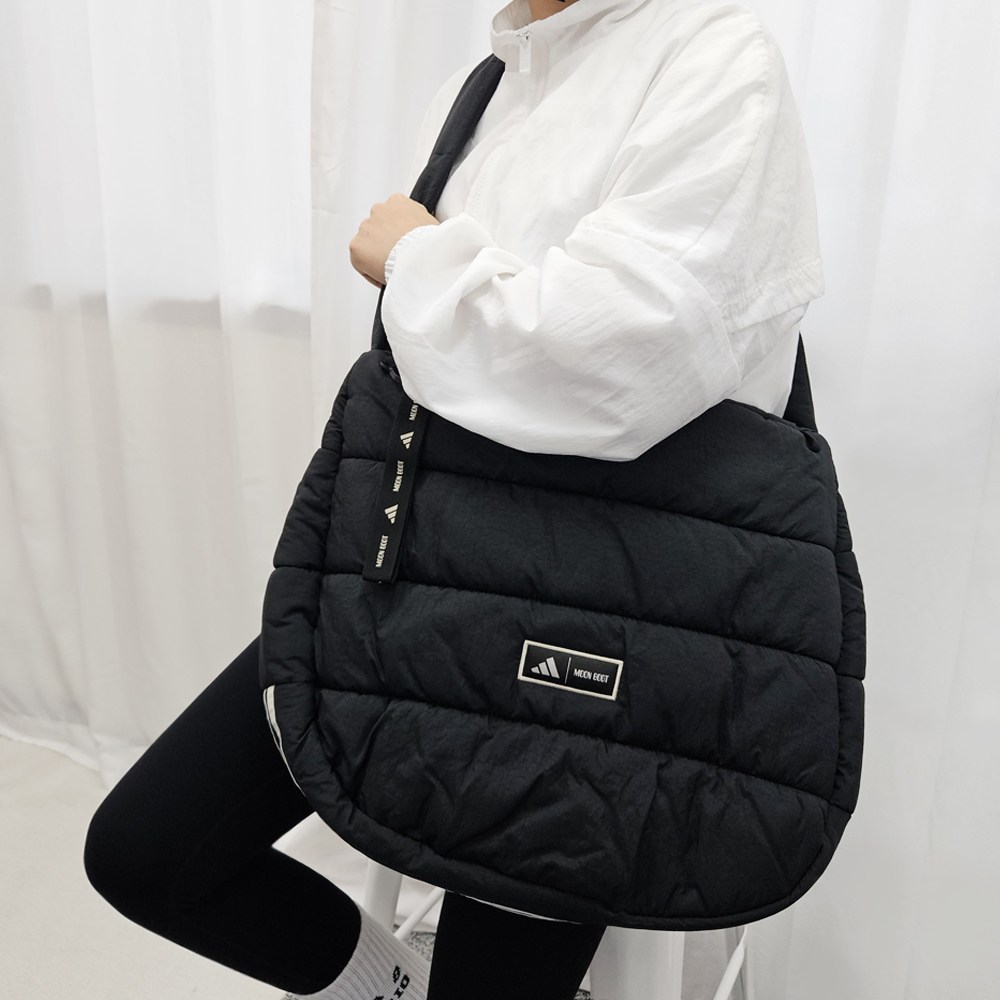 아디다스 여성 퀼팅 크로스 쇼퍼 백 패딩 가방 79,000원