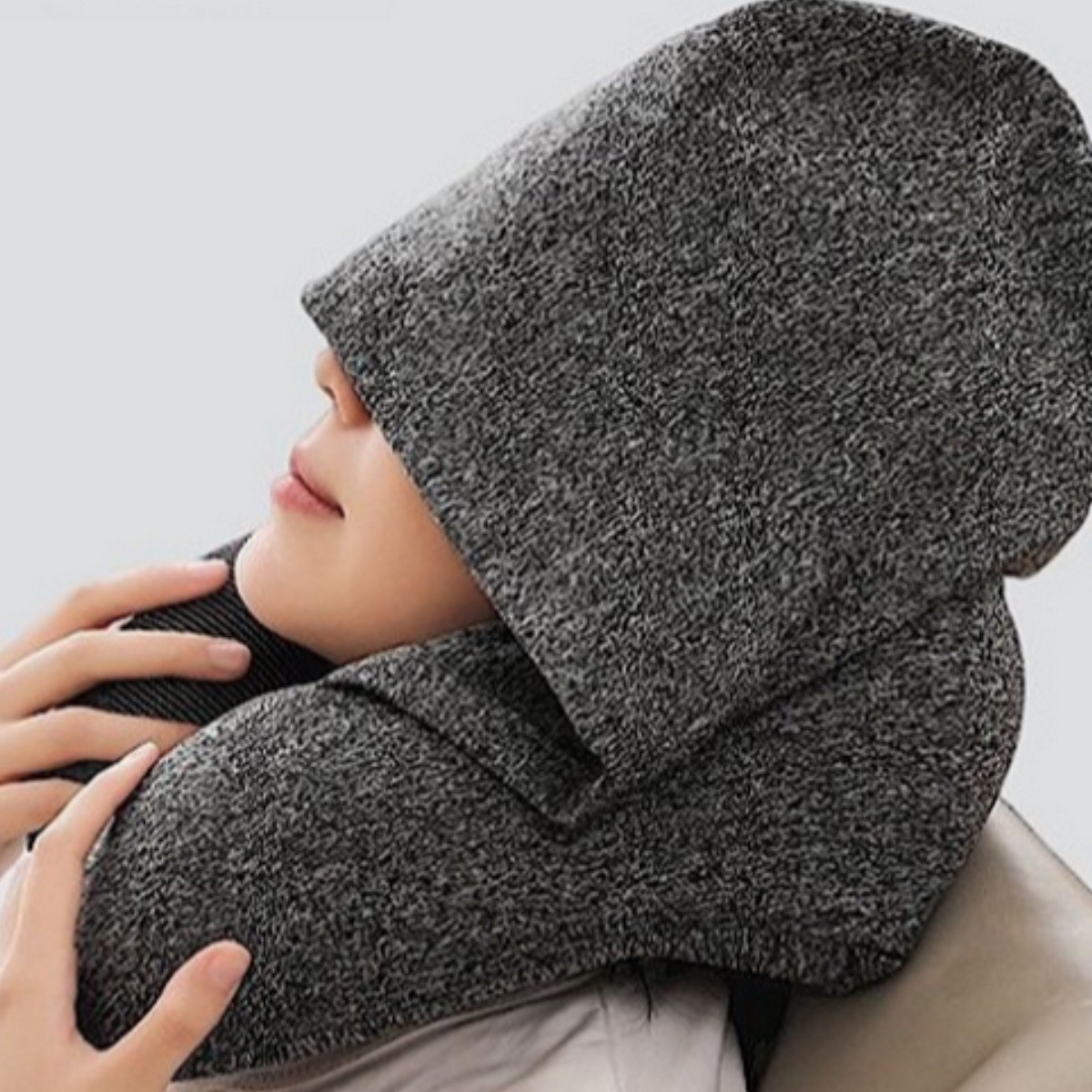 앨오앤지 여행용 암막후드 메모리폼 아늑한 꿀잠 목베개 목쿠션 18,800원