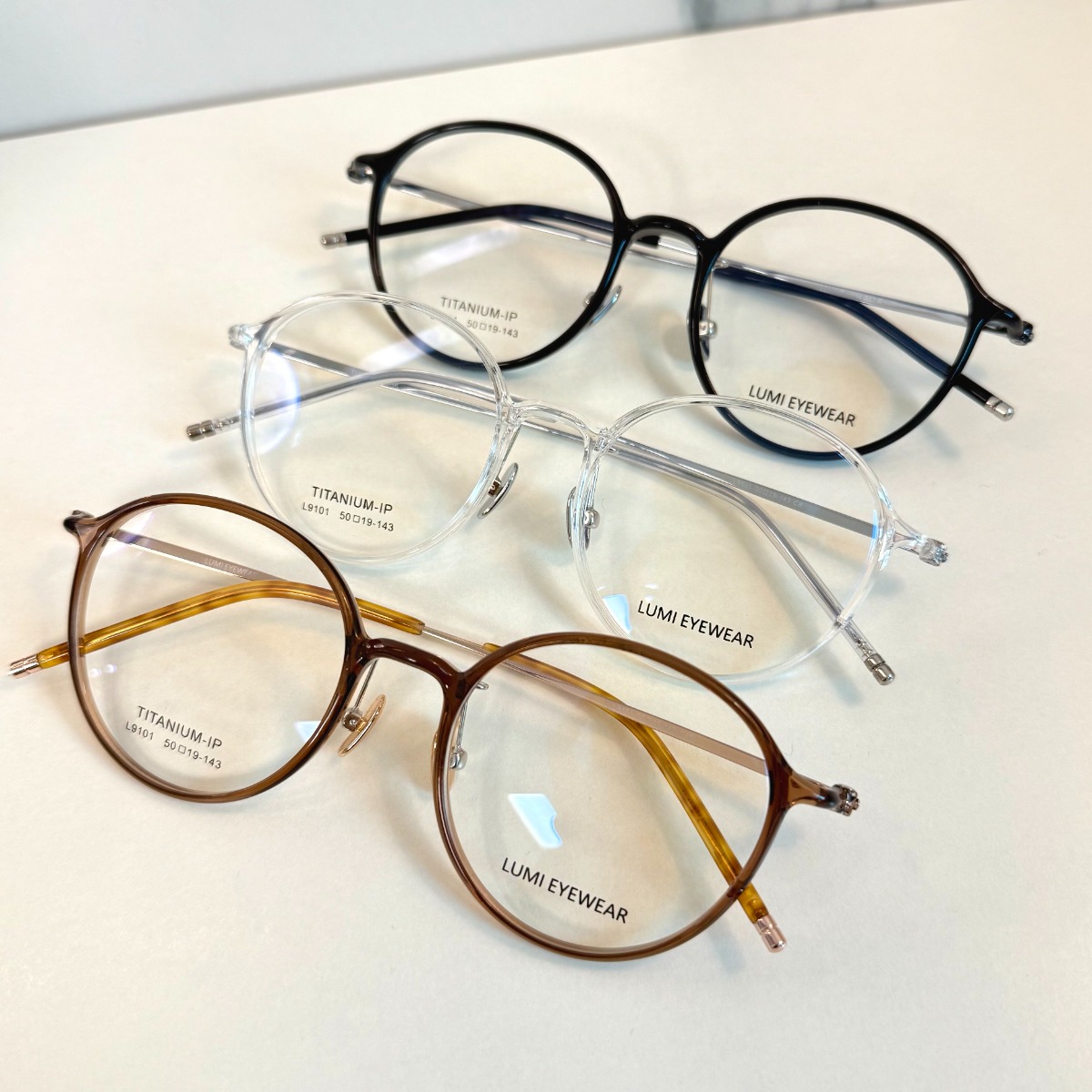 LUMI 티타늄 7g 가벼운 동글이 블루라이트 차단 사각 남자 여자 안경테 27,500원