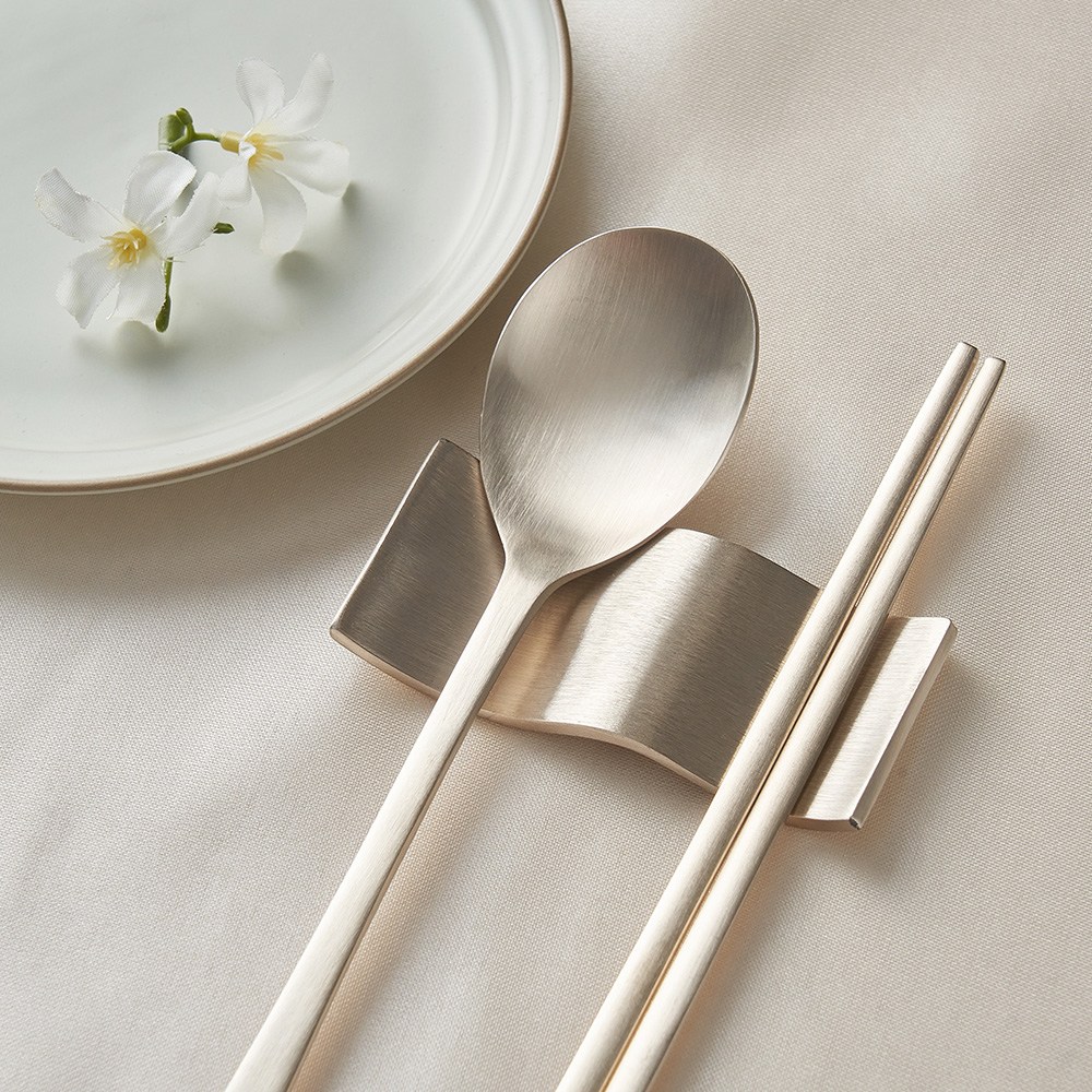 놋반 안성맞춤 방짜유기 담은 수저받침 17,900원