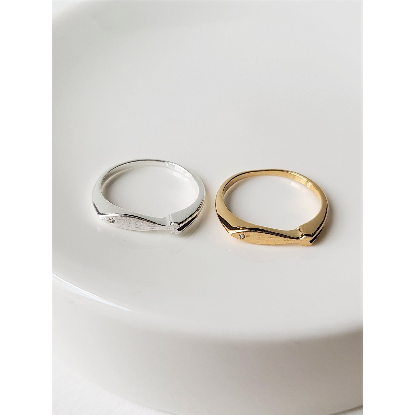 노아라 silver925 무광 큐빅 행운 물고기 반지 35,720원