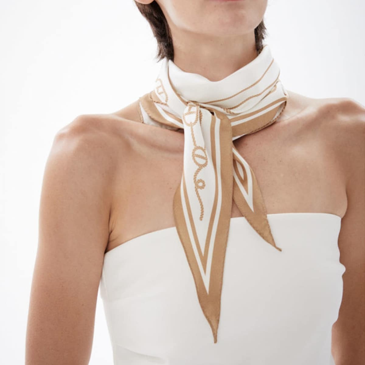 [국내백화점] 헤지스 [SILK100%] 베이지 H클립 마름모 실크 스카프 HISC4E502I2 여성 겨울 76,380원