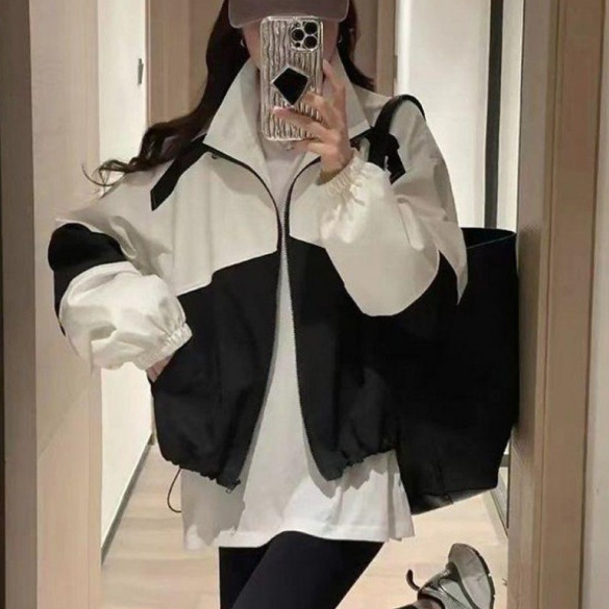 크롭 얇은 소재 배색 바람막이 점퍼 양털 자켓 프릴 가디건 겨울 코트 여자 밍크 잠바 37,500원