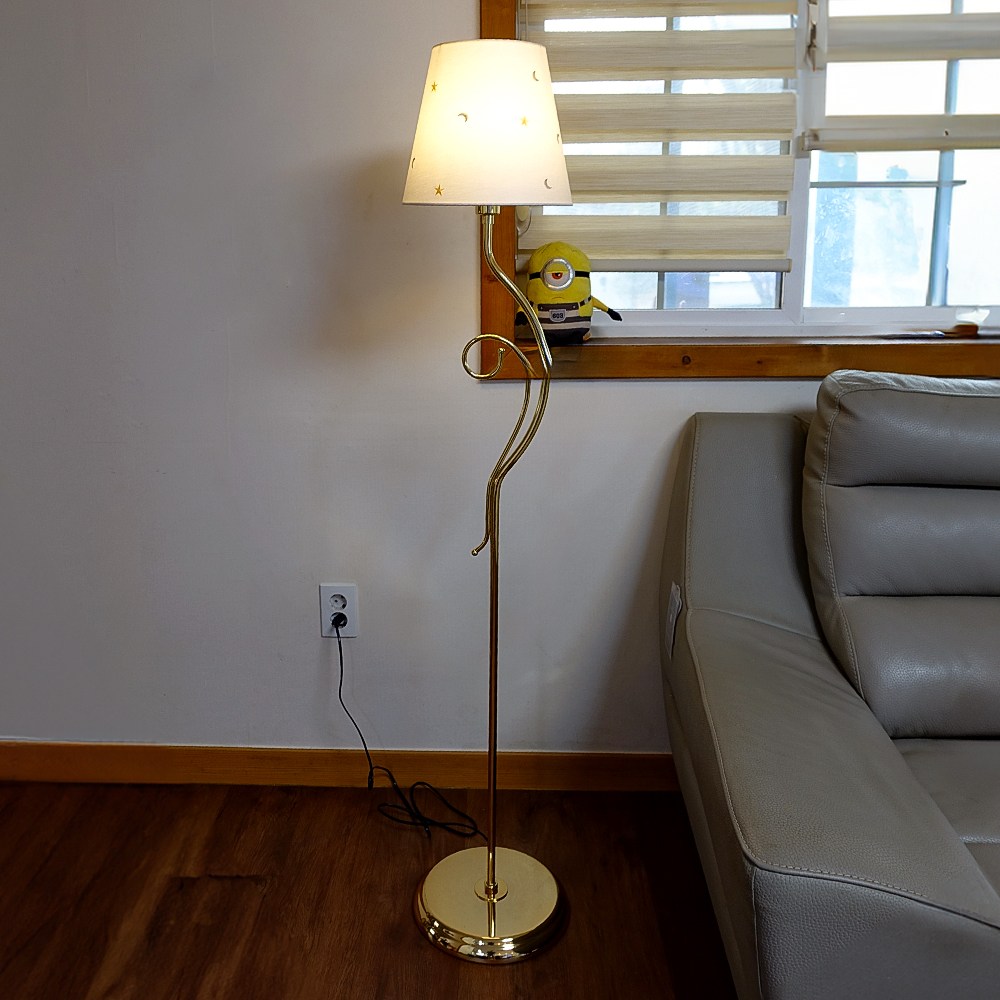 샤르망 장스탠드 거실 스탠드 조명 식물등 무드등 국내생산 3단터치 스위치 on/off스위치 LED 154,840원